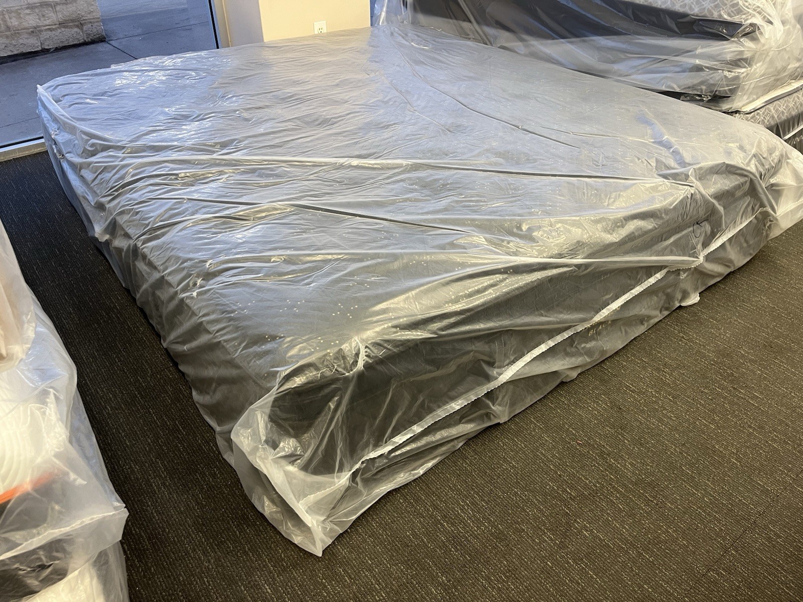 New BEAUTYREST BLACK Series 4 Medium Summit PILLOW-TOP King MATTRESS $6,199.00