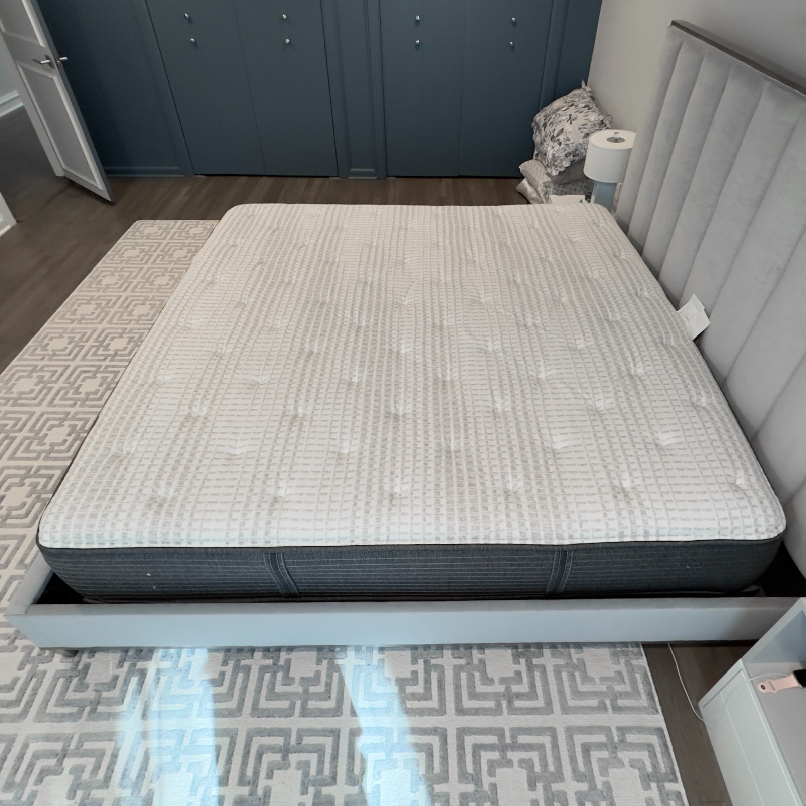 Simmons Beautyrest Silver BRSC-BOLD King 12″ Mattress – 700810290-1060 Mfg 2019