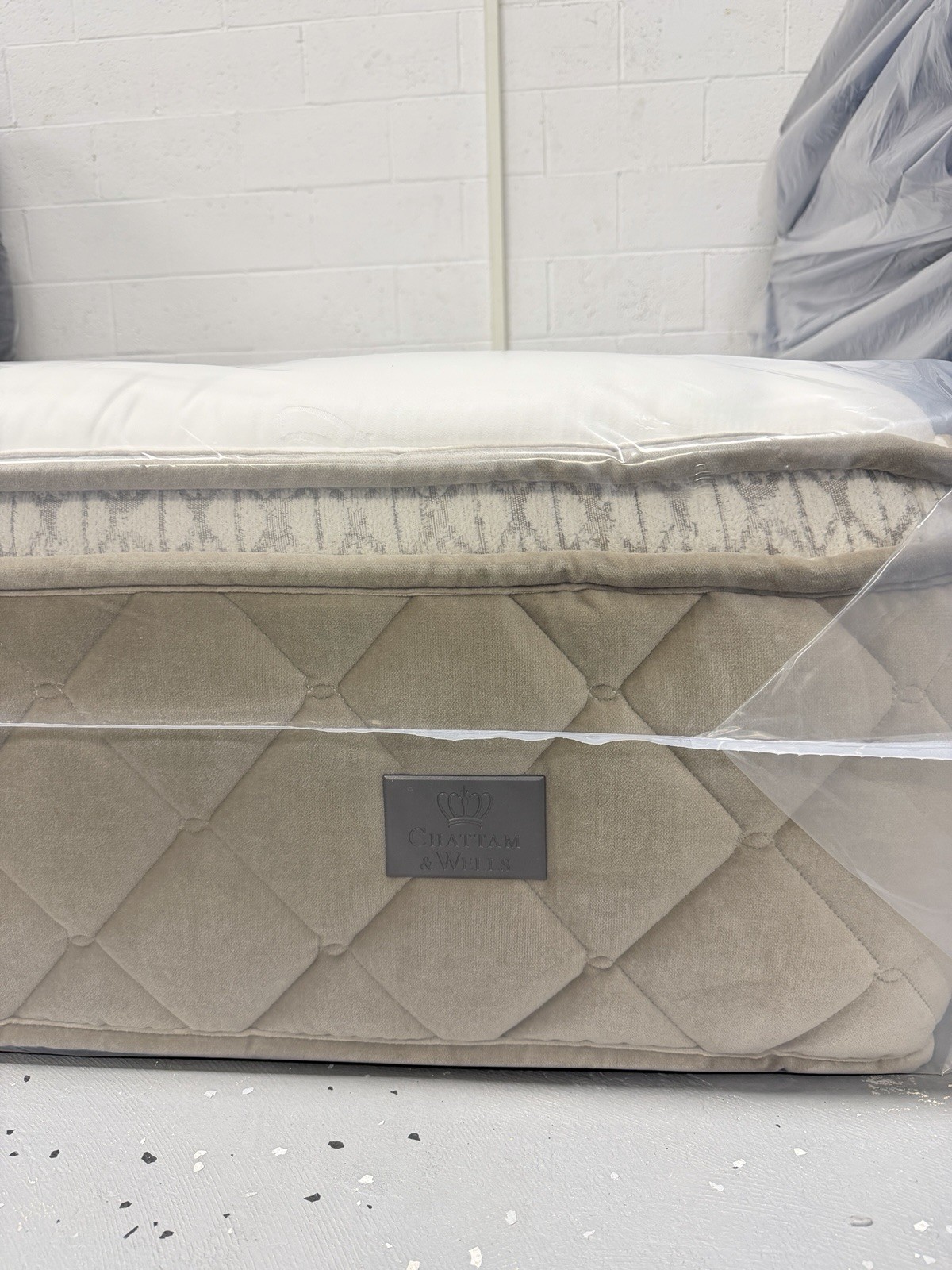 Chattam & Wells Versailles 15.5” Medium Euro Top Queen Mattress MSRP $5,999