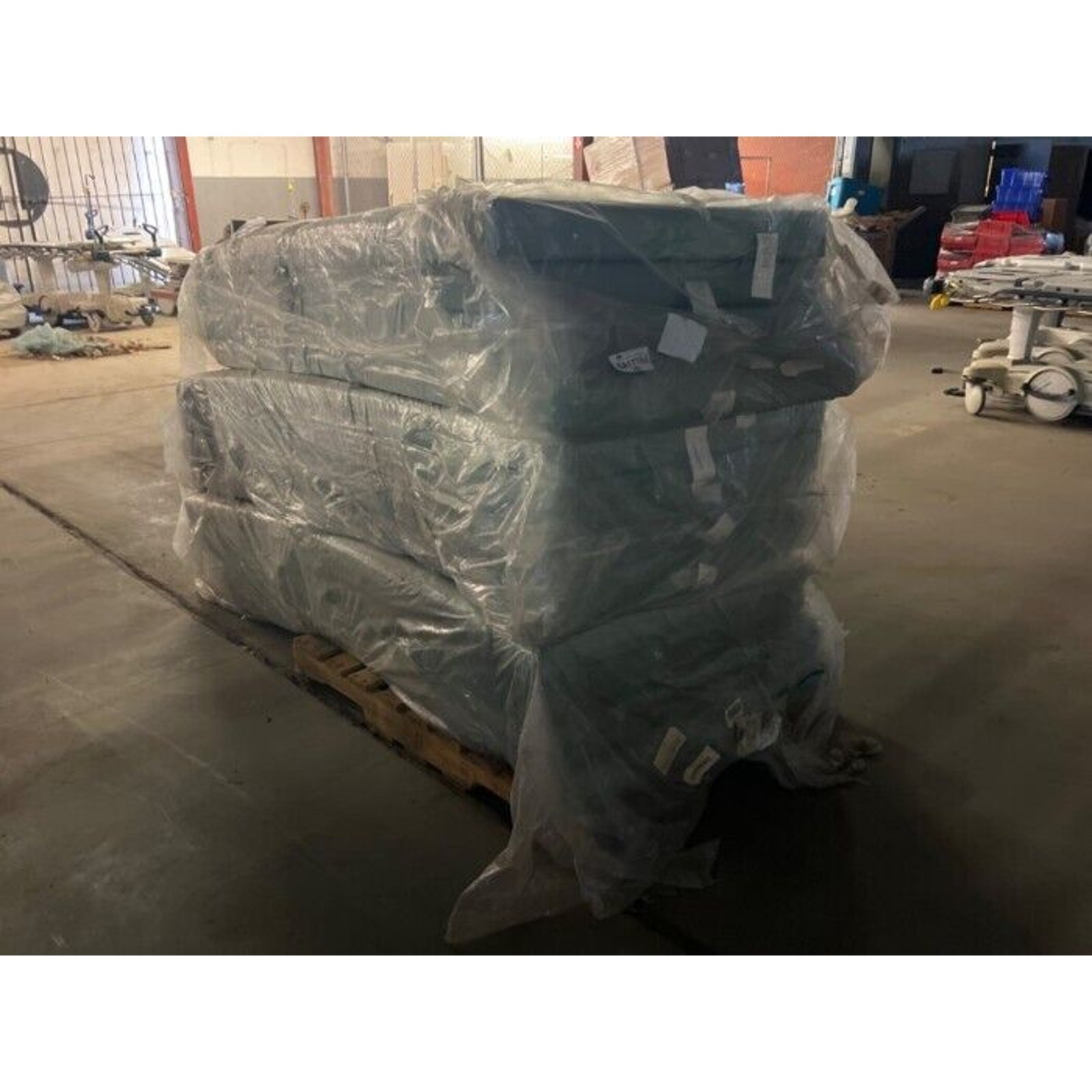 UMF Medical Mattress, Green 8571, 35” W x 79” L x 4” D