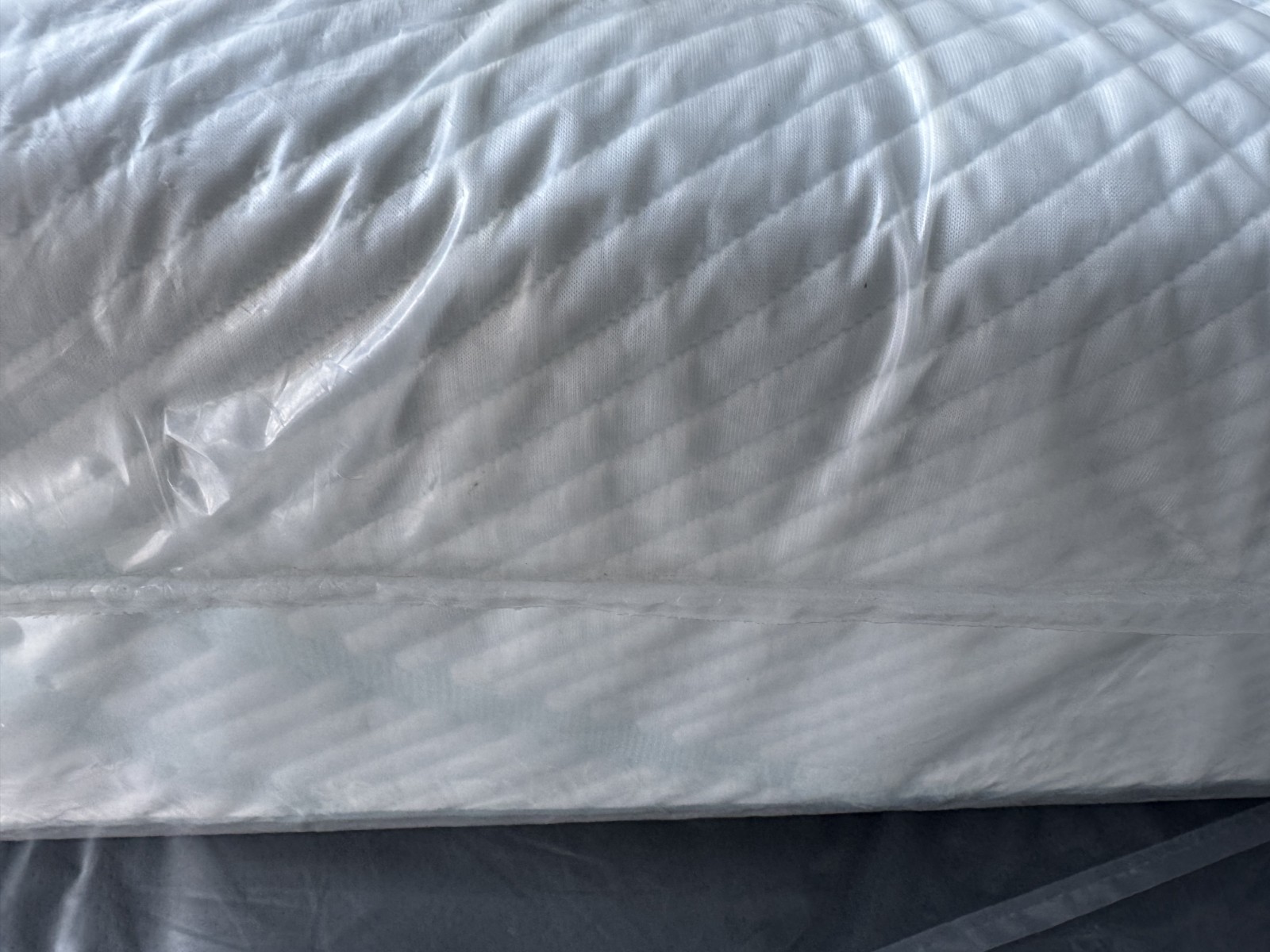 Tempur-pedic mattress Pro Adapt Medium Contour Tech Twin XL/Split CK ex-display.