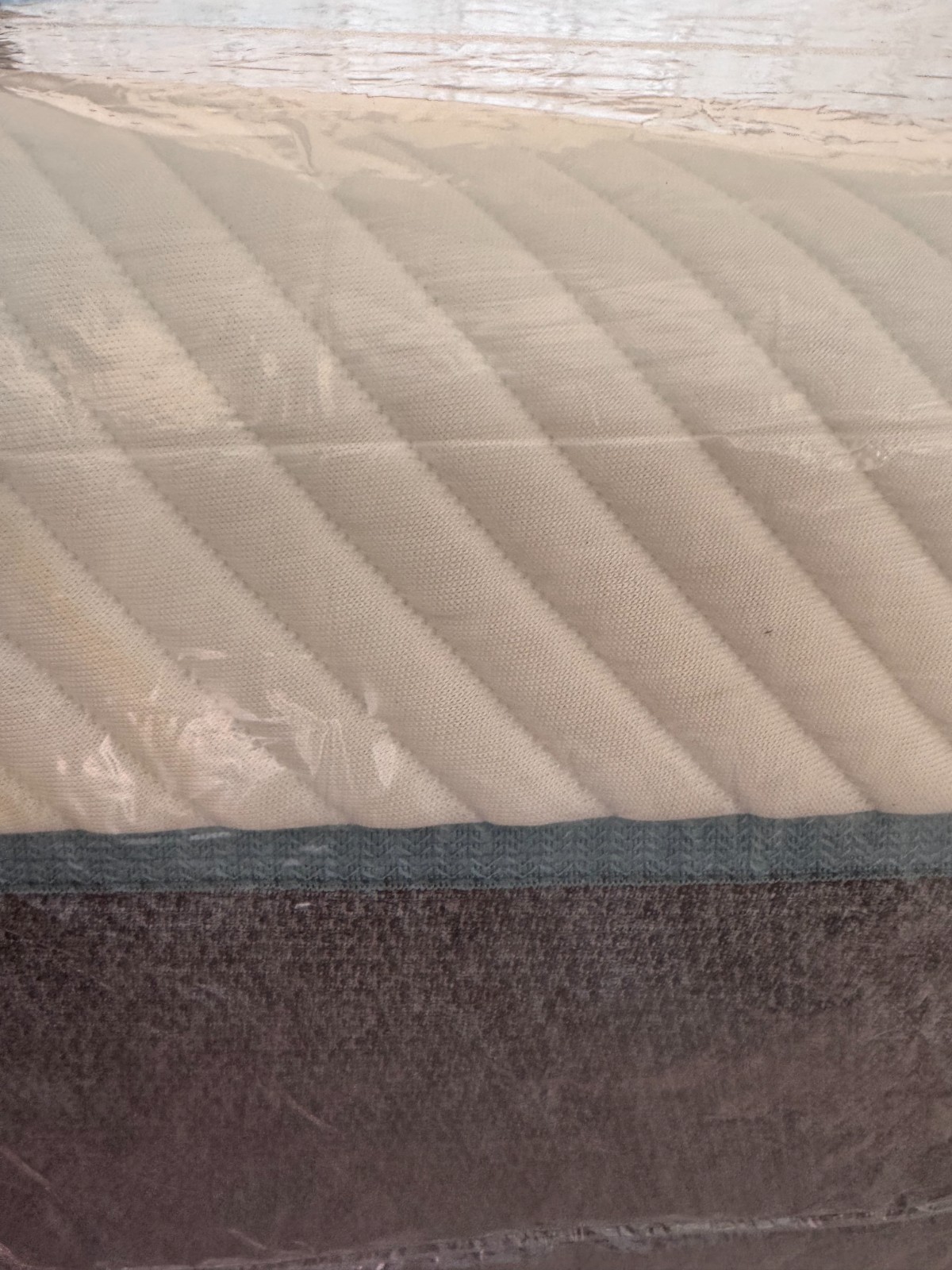 Tempur-pedic mattress Adapt Medium Contour Twin XL/ Split King ex-display.