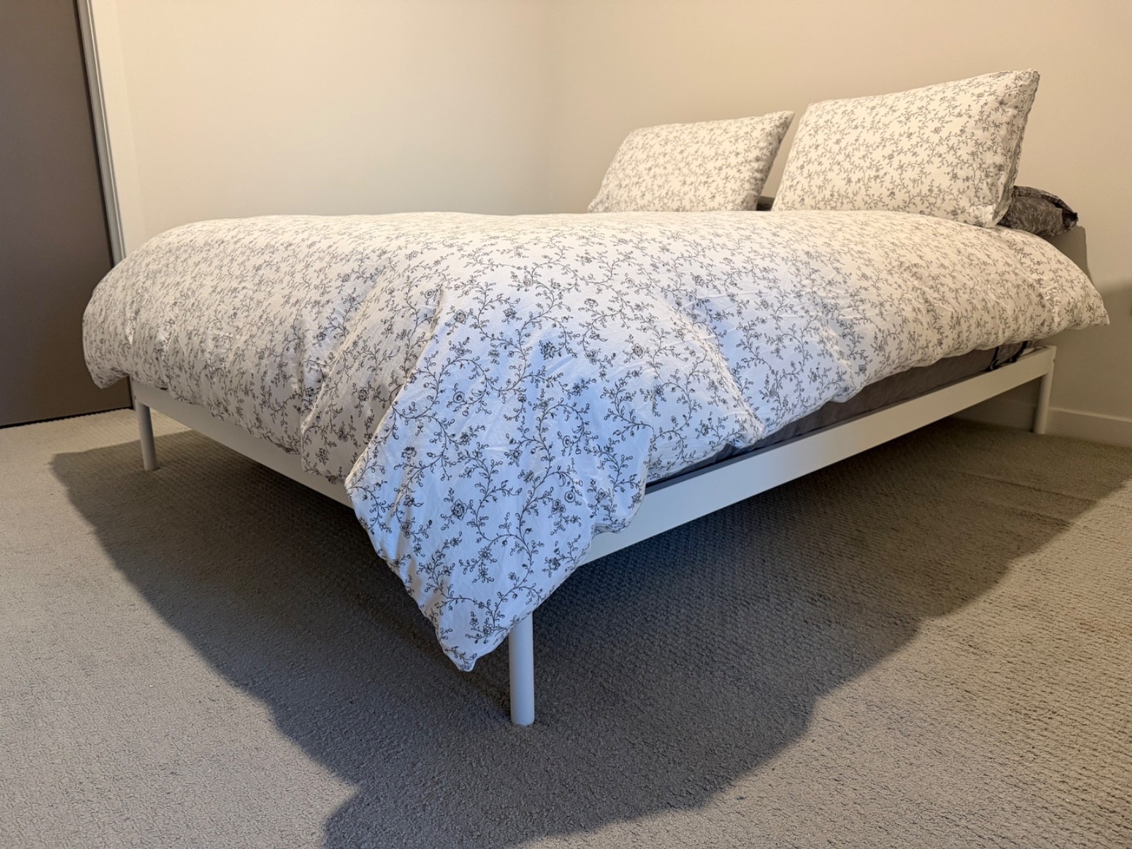 queen size mattress Kingsdown Castlegate Firm White and Gray Color