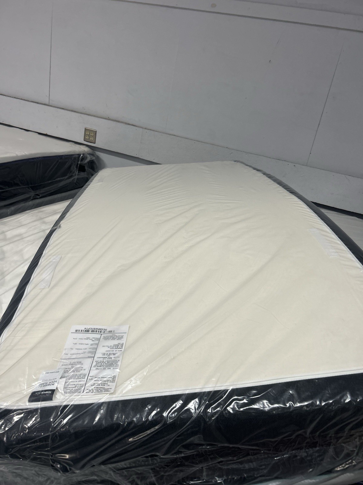 TEMPURPEDIC PRO BREEZE MEDIUM Twin XL MATTRESS-NEW-FREE SHIPPING