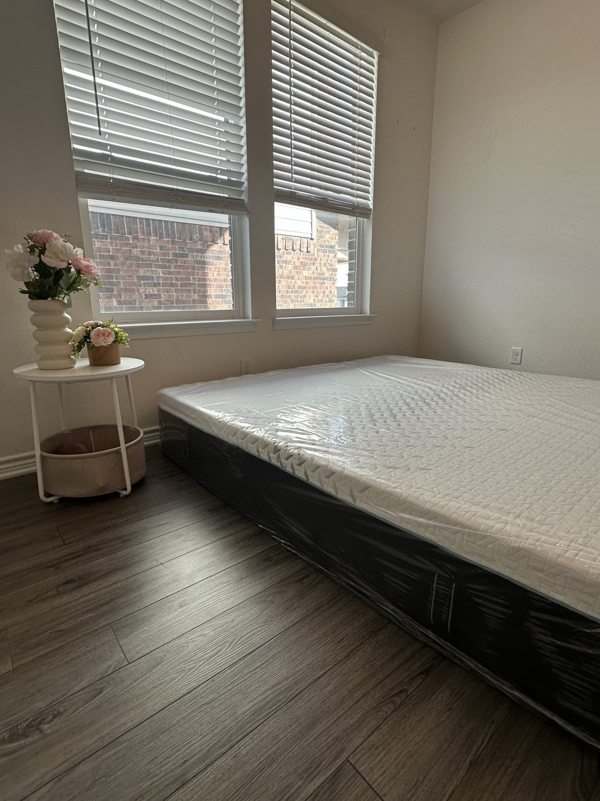 Nectar Premier Hybrid Mattress, King, Slightly Used, Perfect Condition