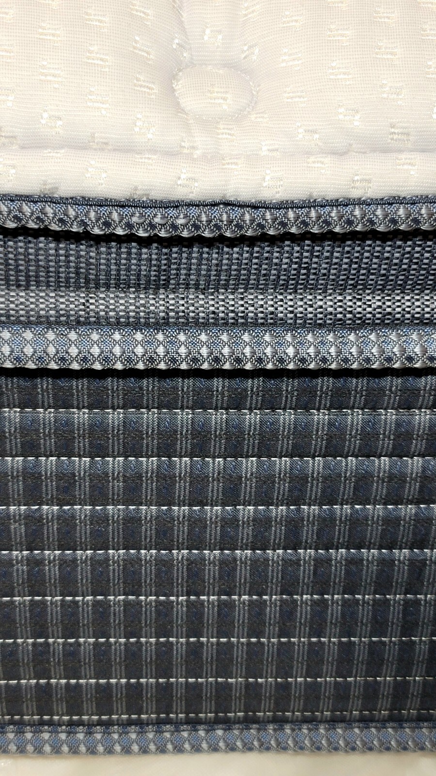 BEAUTYREST SILVER LUX PILLOW-TOP 14″ QUEEN MATTRESS. LOCAL P/UP ONLY QUEENS, NY