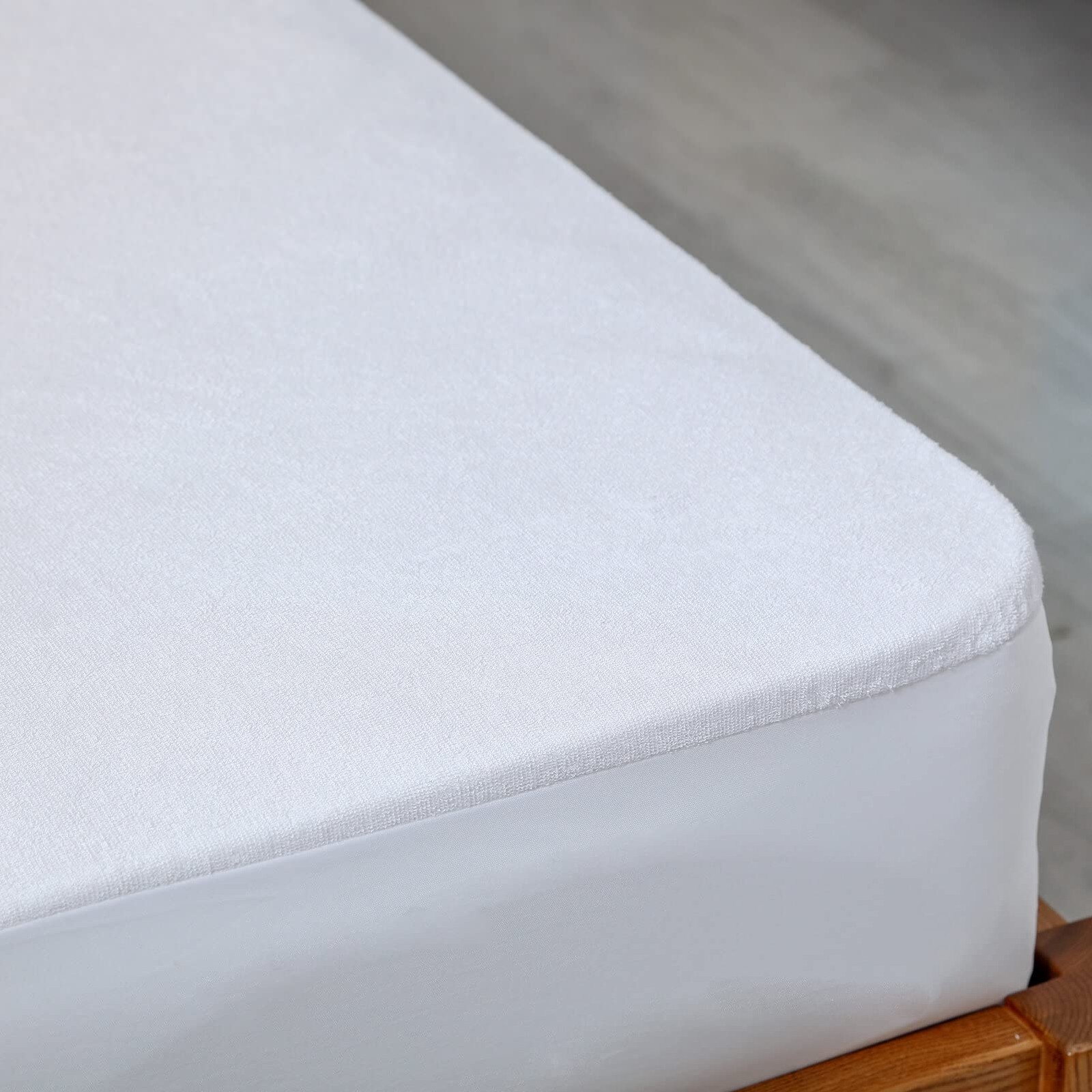 Kingnex Queen Size Mattress Protector Waterproof Soft Queen, White