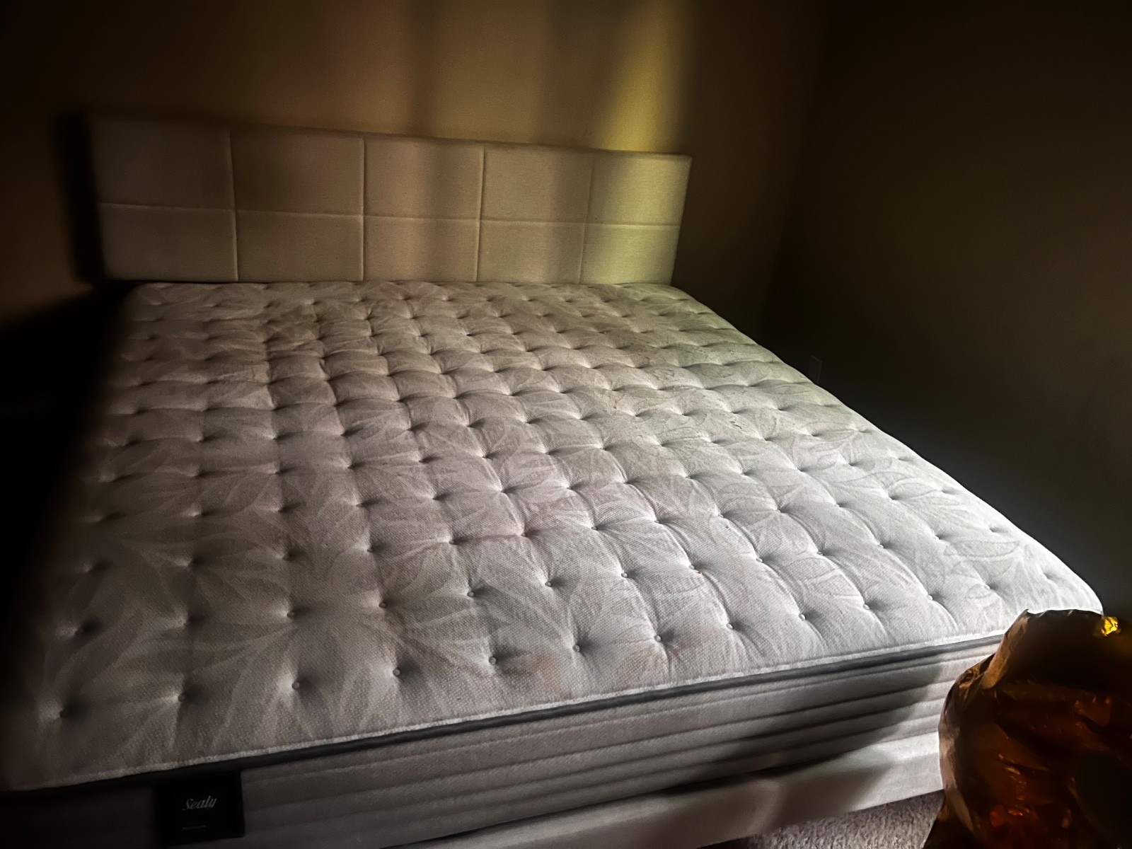 Sealy Posturepedic mattress king size -spring bloom with bed frame