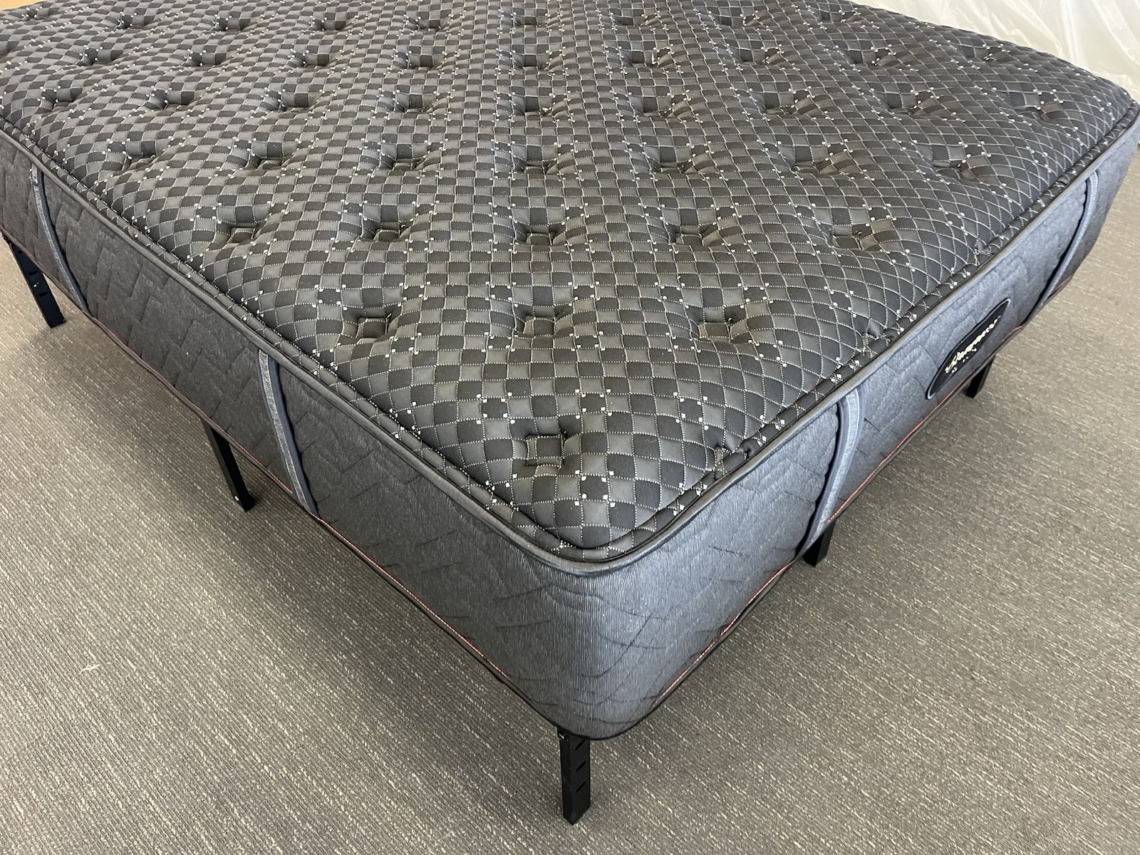 New BEAUTYREST BLACK Series 3 Medium Queen MATTRESS $4,000.00 Free Shipping