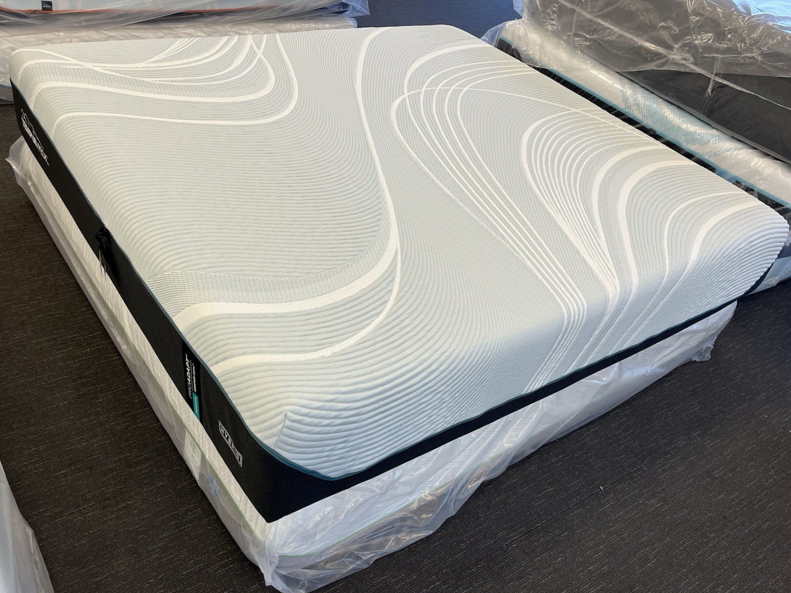 New Tempurpedic ProAdapt Medium Hybrid 2.0 Cal-King Mattress (Free Shipping)