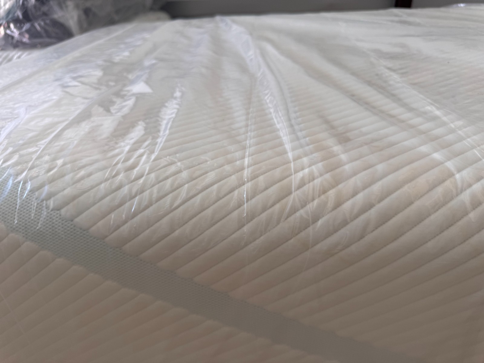 Tempur-pedic mattress Adapt Medium Contour Twin XL/ Split King ex-display.