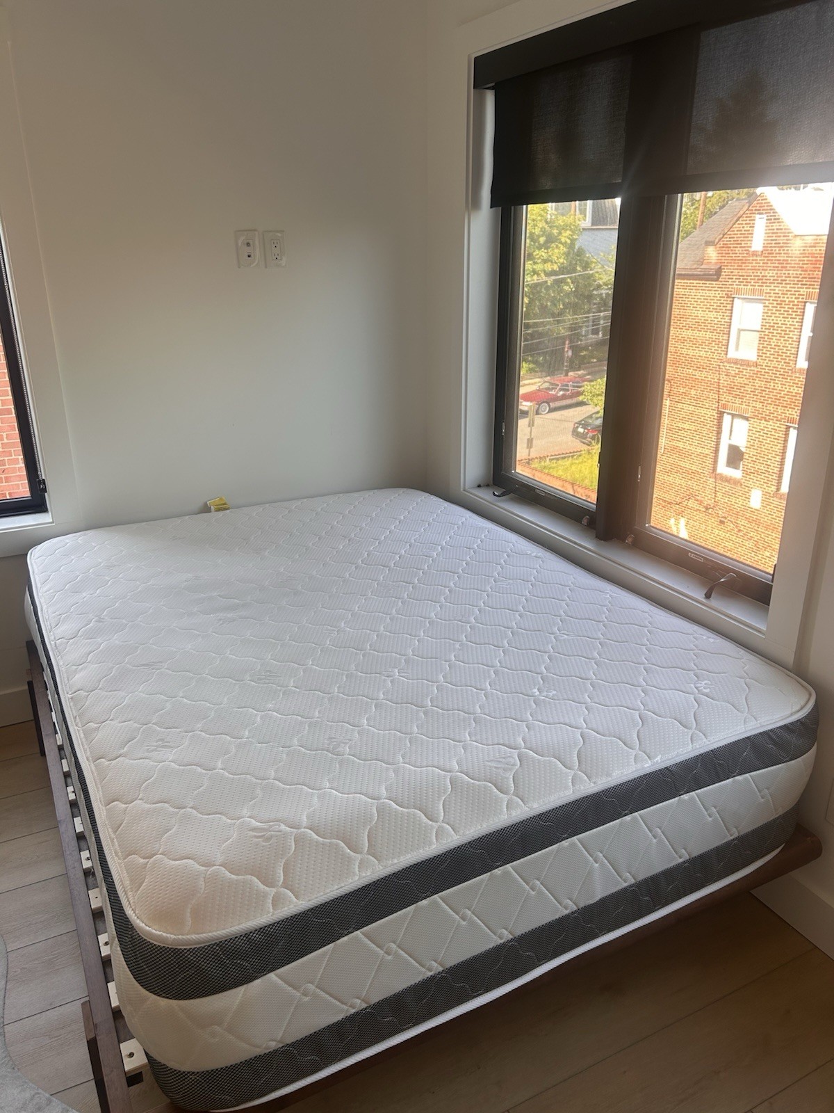 Queen Mattress Medium Soft Quilted Fabric Cover White/Gray NO STAINS 14 Inch