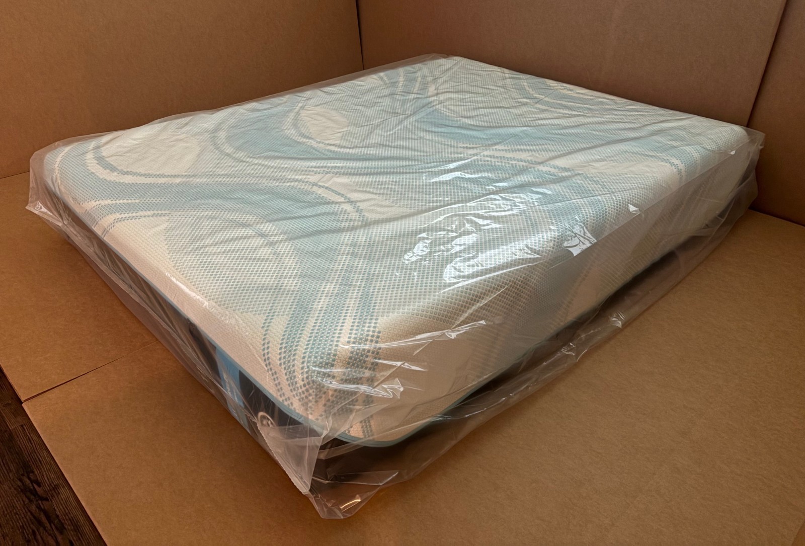 Tempurpedic Luxe Breeze Medium Hybrid 2.0 Queen Mattress 2025 LuxeBreeze NEW!