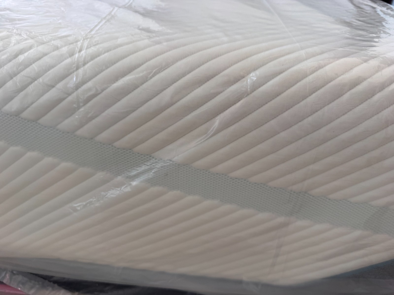 Tempur-pedic mattress Adapt Medium Contour Twin XL/ Split King ex-display.