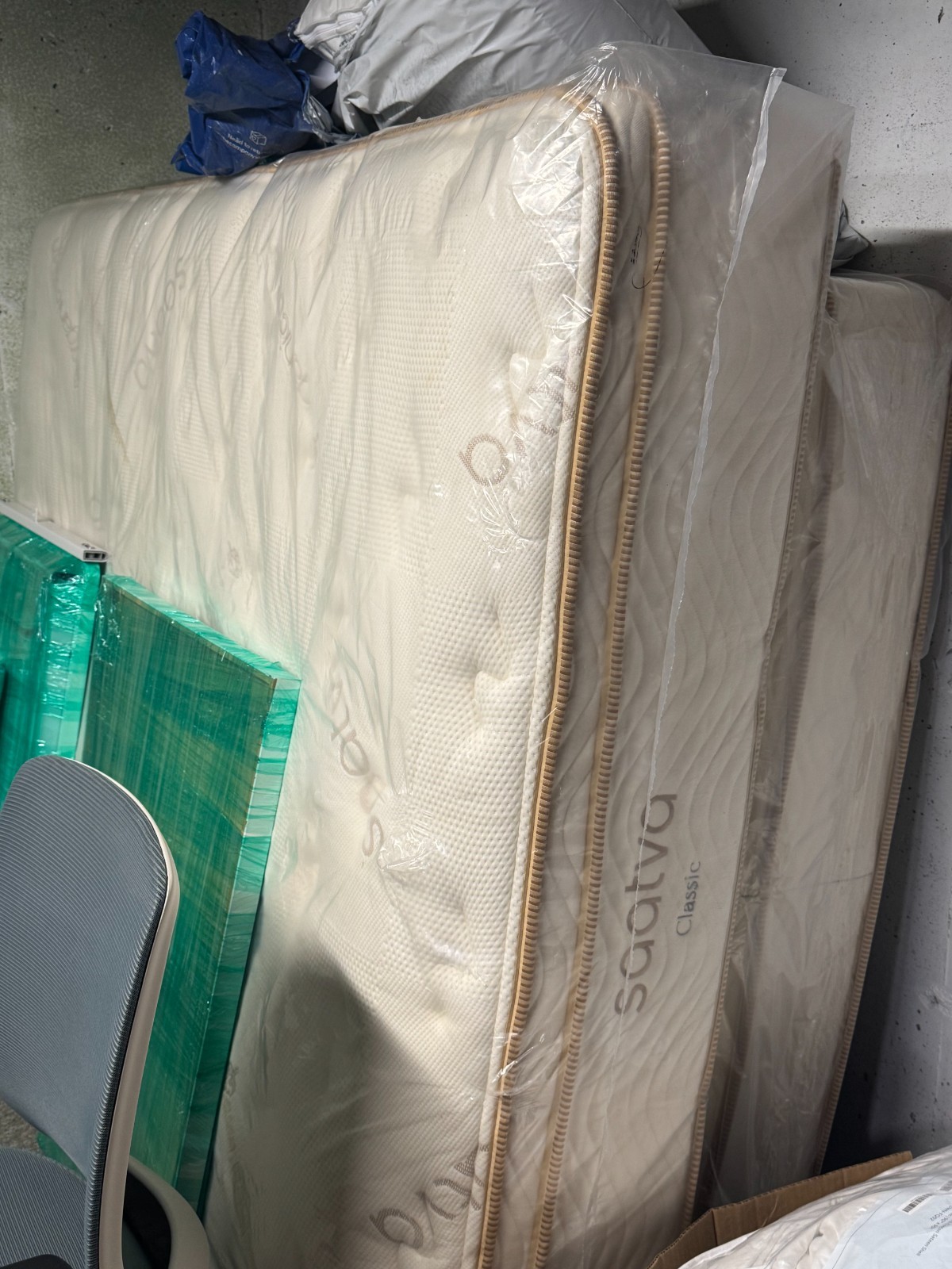 Saatva Classic 11.5″ Queen Size Mattress Lux Firm