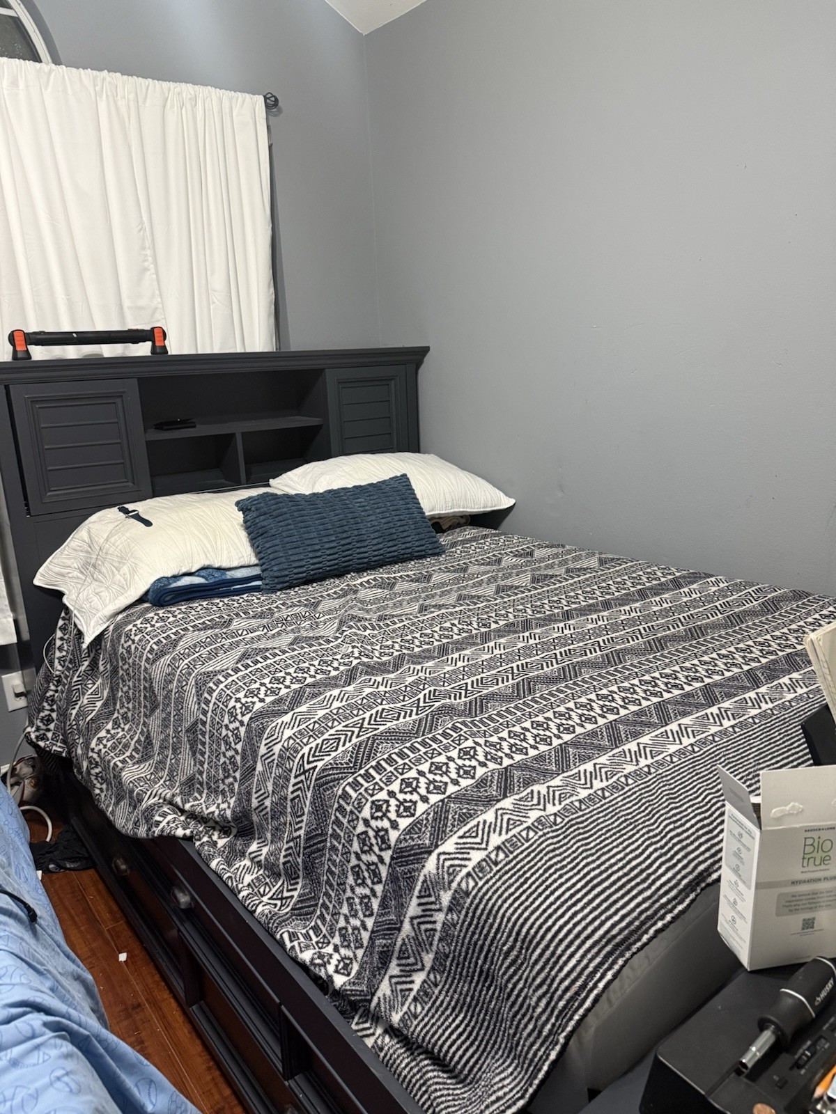 Full Size Gray and White Abstract Print Mattress for Bedroom Adults