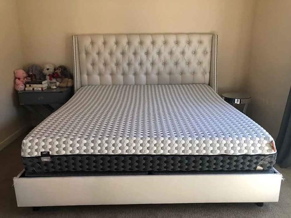 Layla Used less than 90 days | Memory Foam | Flip-able | 10.5″ King Mattress