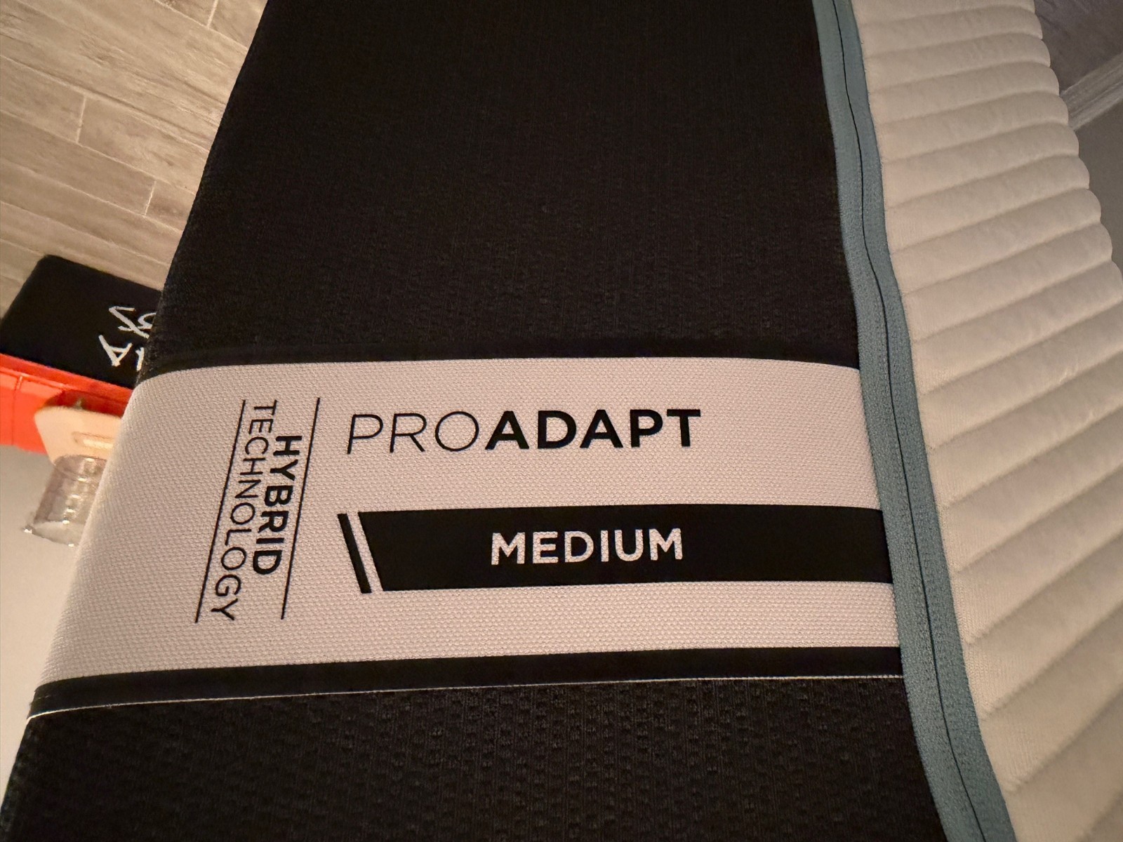 Tempur-Pedic PRO Adapt Medium Hybrid Queen Mattress – ZERO WEAR SHOWING