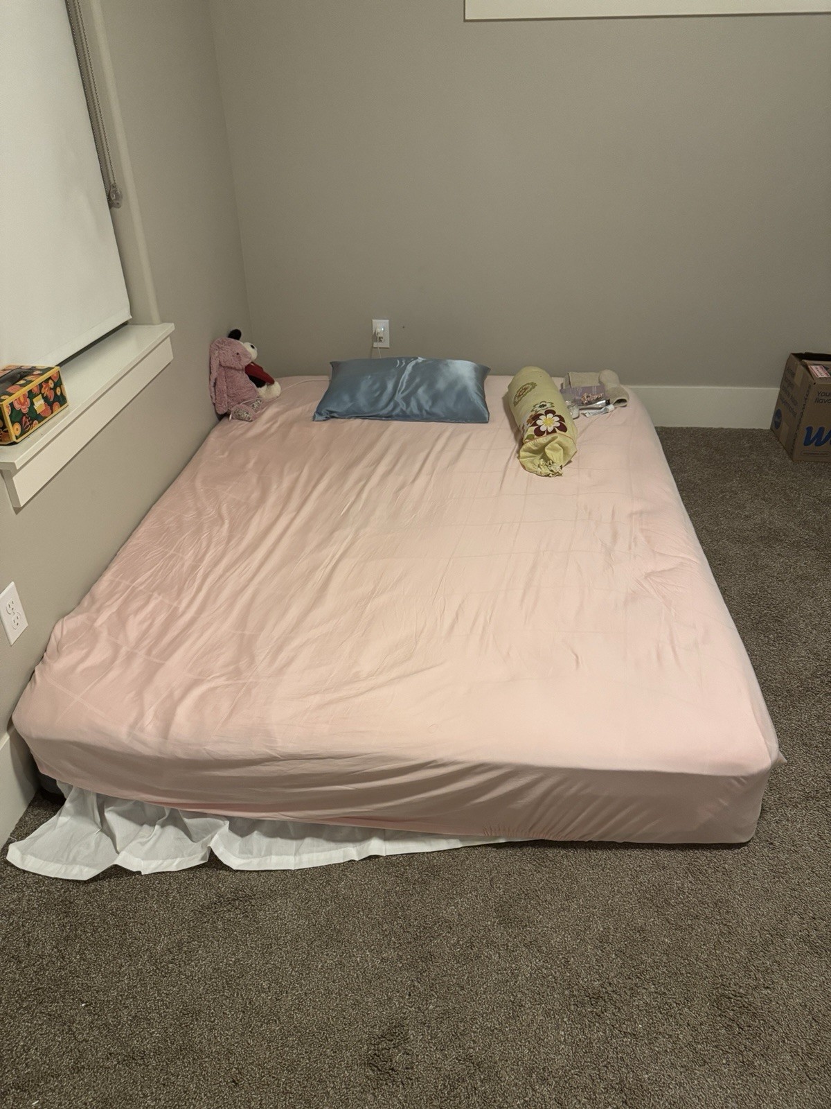 White Firm Queen Mattress 10inch (Not include the pink bedding cover)