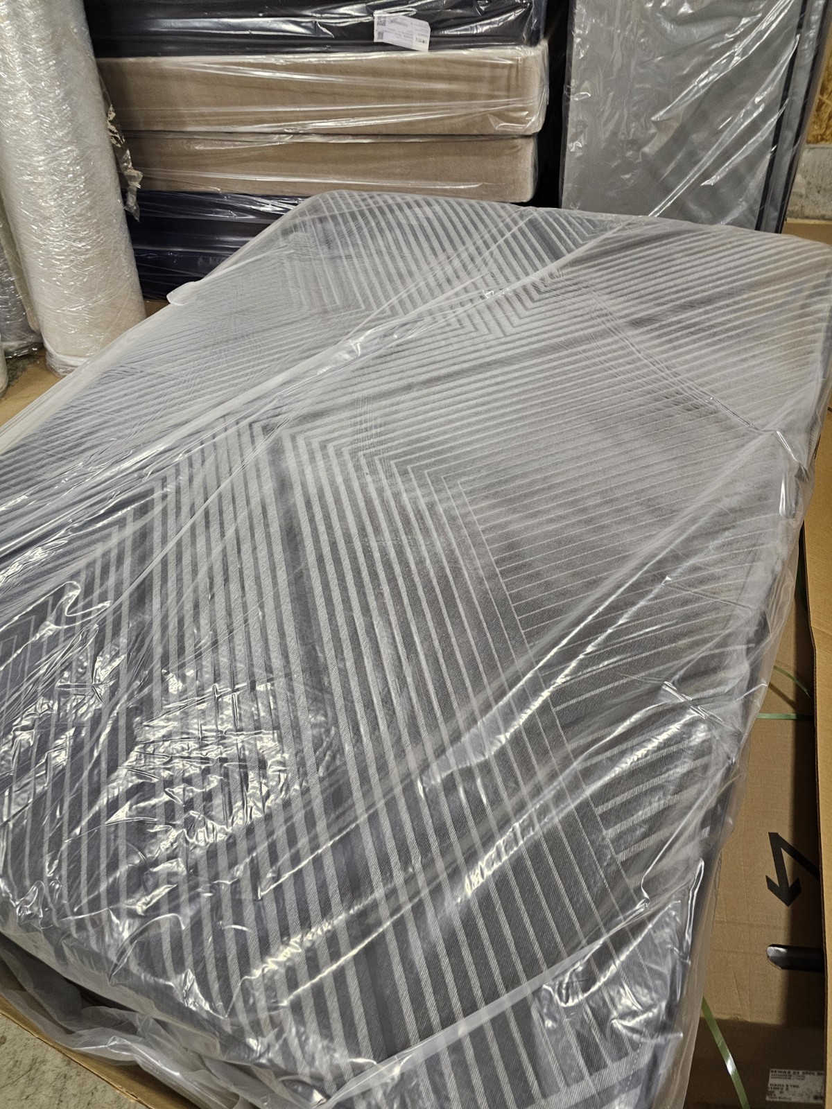 Queen Beautyrest Black Hybrid LX Class Medium Mattress NEW IN FACTORY BOX