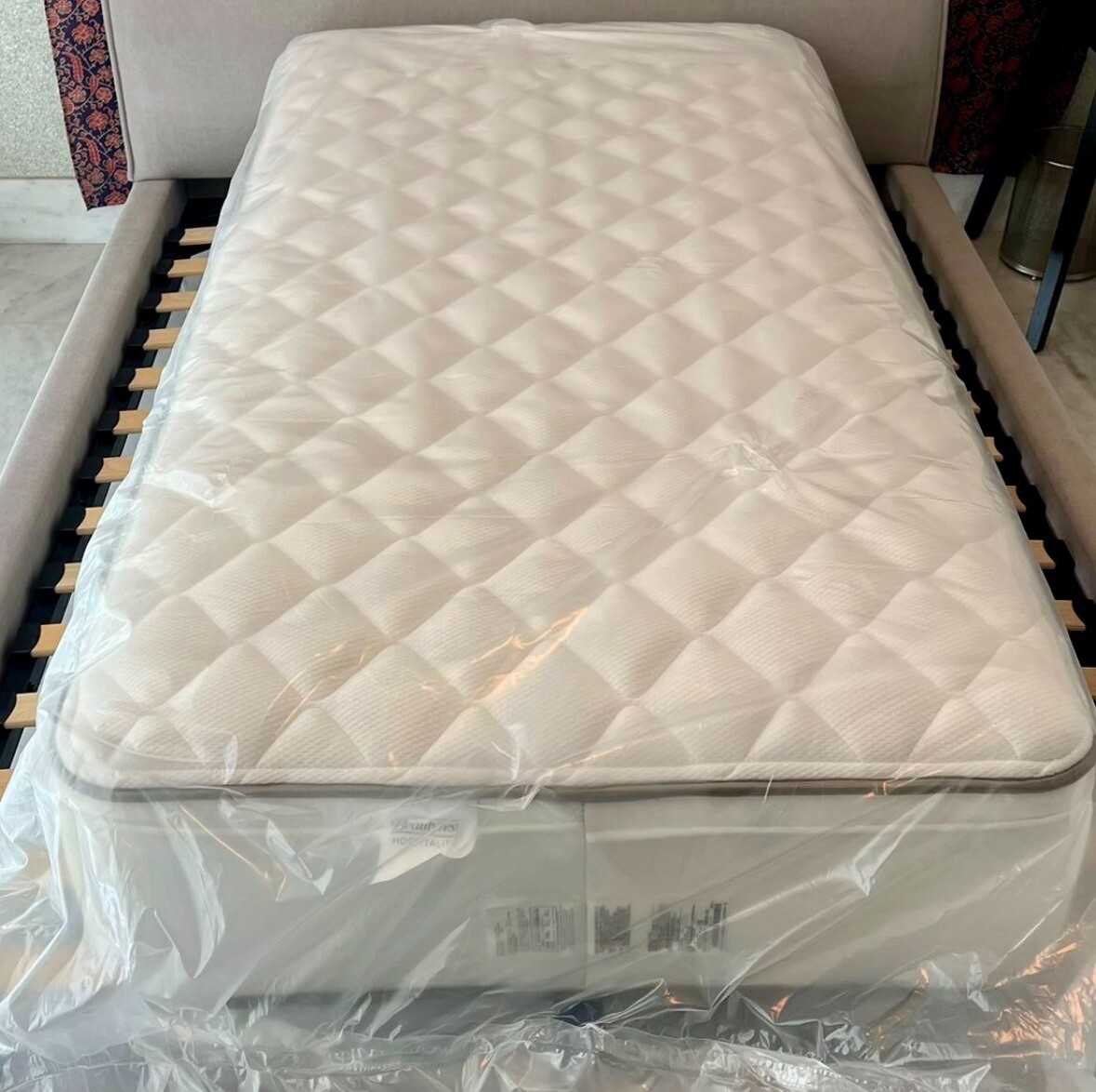 Four Seasons Hotel Mattress (FIRM/TWIN)