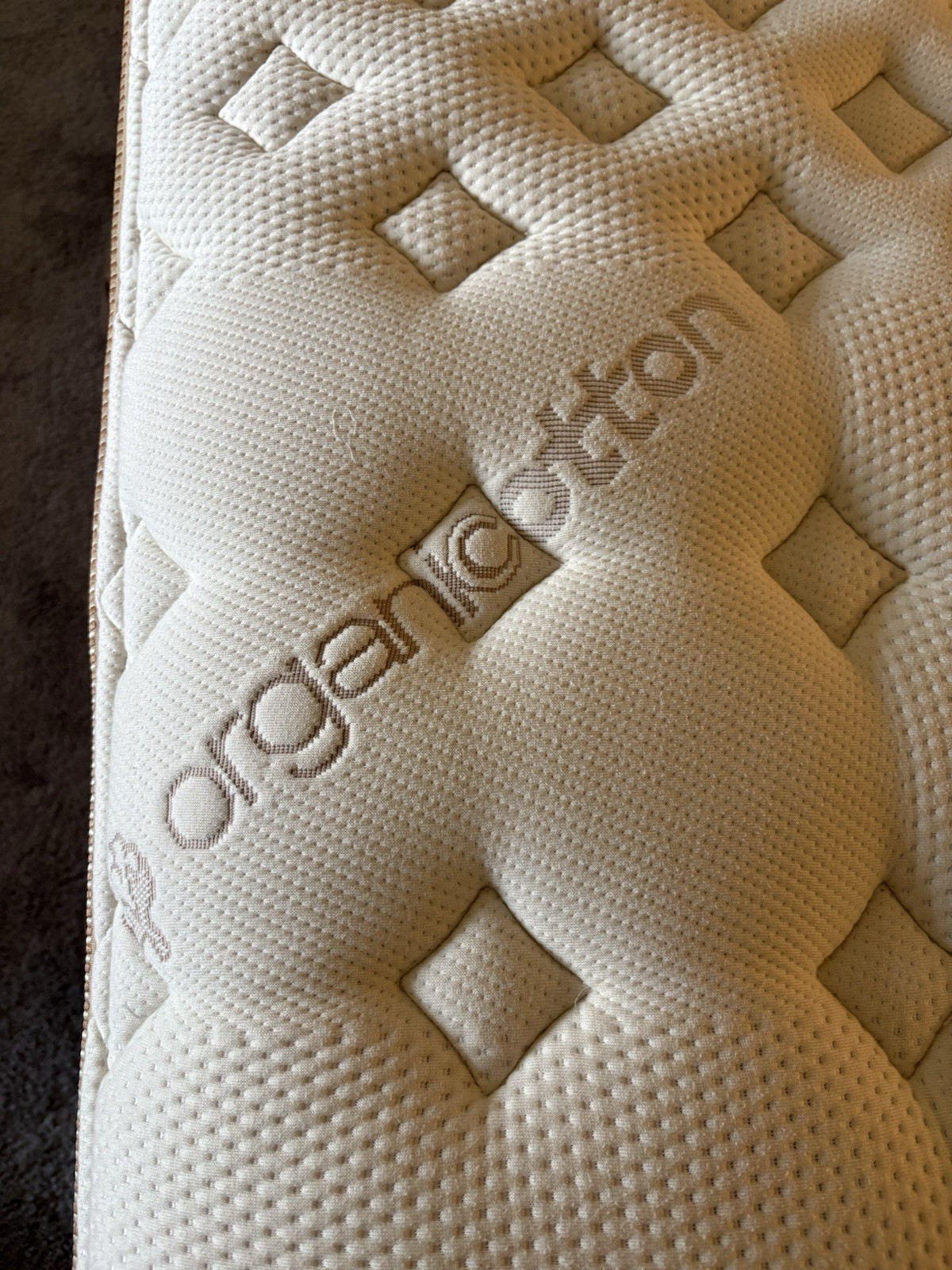 Saavta Rx Queen Mattress, Medium Firm, White Organic Cotton Cover