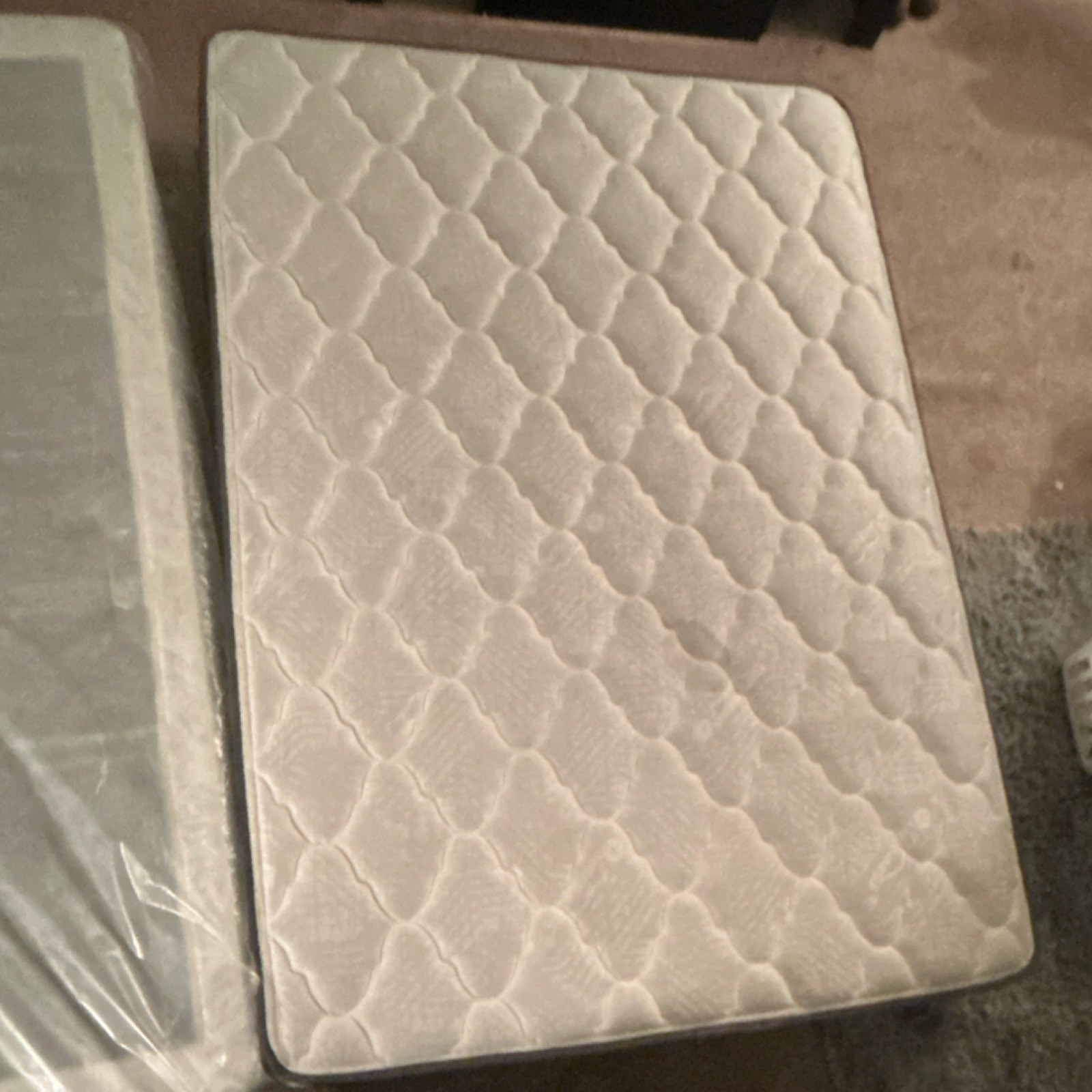 Box Spring and Innerspring Mattress Set of Two White Diamond Pattern