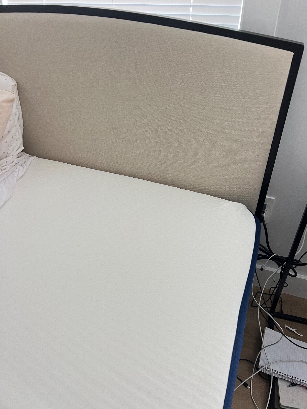 Basic Hybrid Queen Mattress (4 months old) Perfect Condition – Receipt Attached