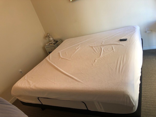 Tempurpedic Pro Adapt Medium Hybrid King bed with Ease adjustable base for head