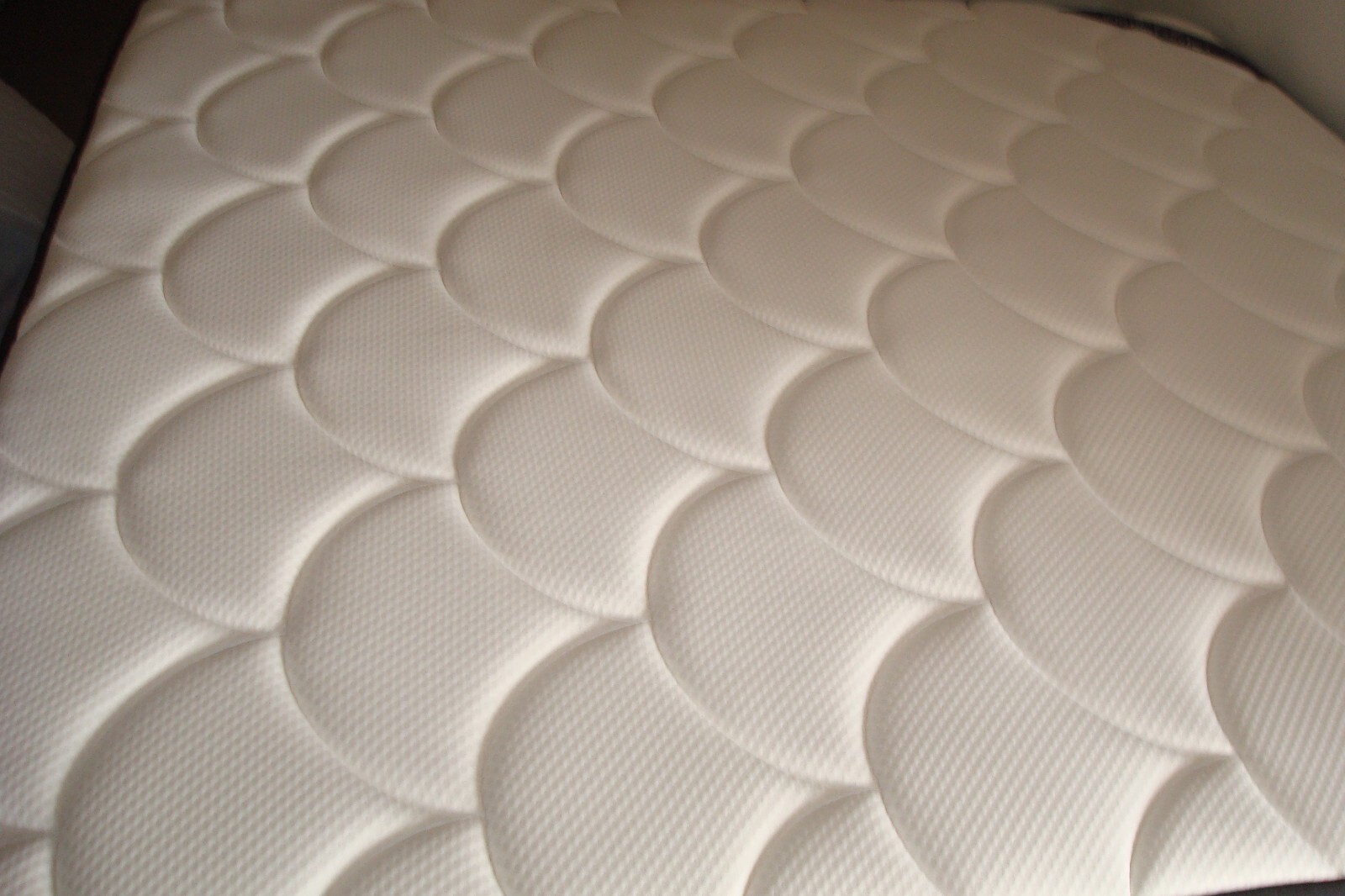 The DreamCloud Hybrid Mattress – King Size Excellent Pristine Condition!