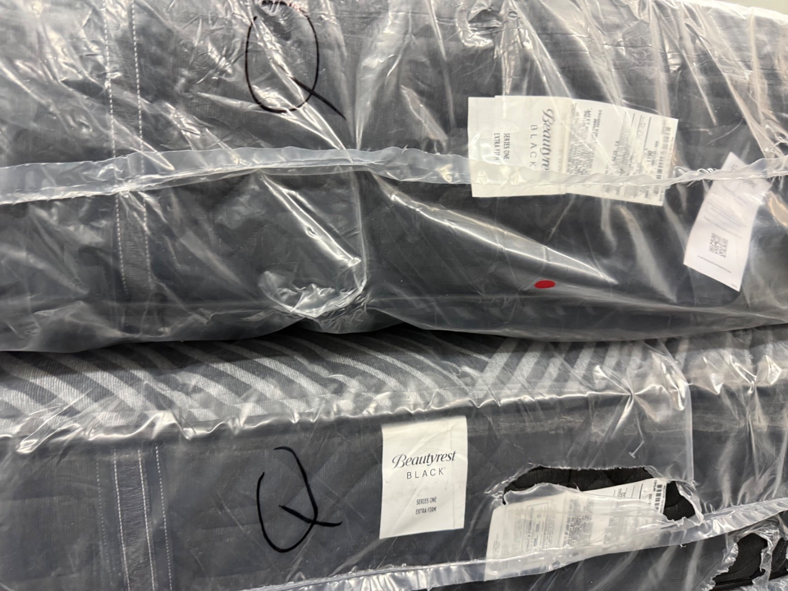 SIMMONS BEAUTYREST QUEEN BLACK SERIES ONE EXTRA FIRM 1 MATTRESS NEW CLEARANCE