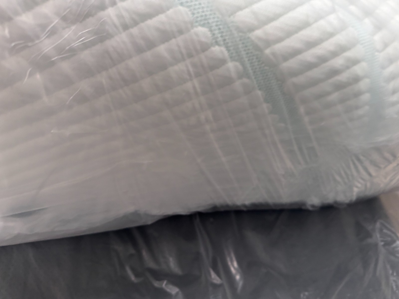 Tempur-pedic mattress Pro Adapt Medium Hybrid Twin ex-display.