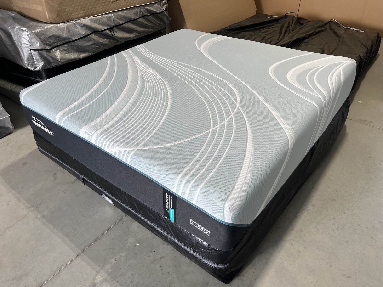 New TempurPedic LuxeAdapt 2.0 Medium Hybrid Queen Mattress Only $4299 Free Ship