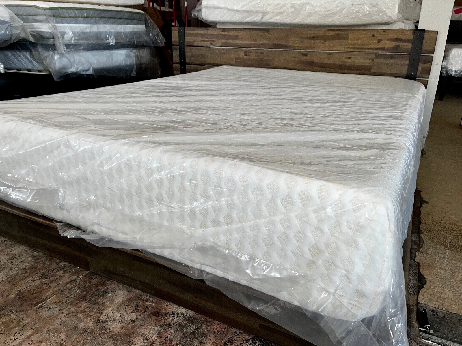 Brand New 12″ King Size Ultra Plush Memory Foam Mattress in a box