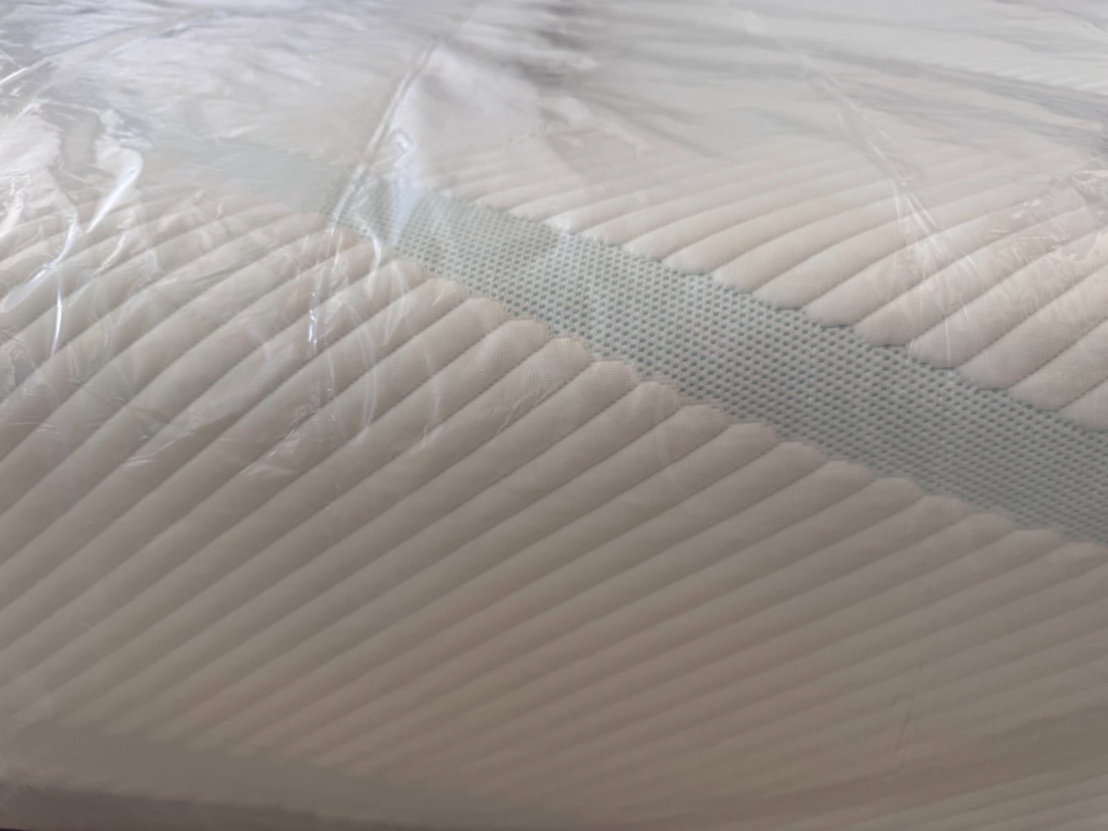 Tempur-pedic mattress Adapt Medium Contour Twin XL/ Split King ex-display.
