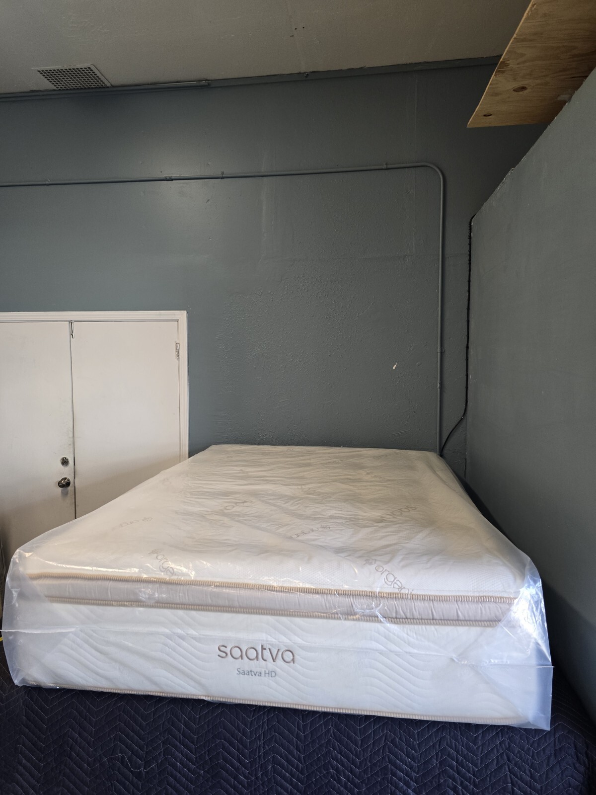 Saatva HD Queen Size Firm Mattress