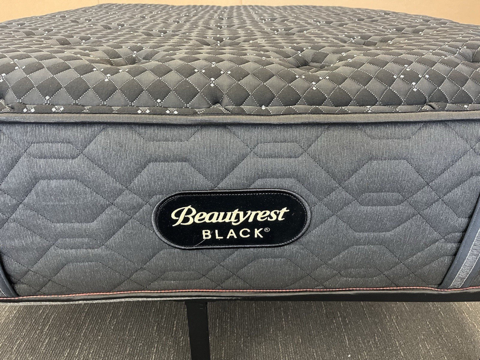 New BEAUTYREST BLACK Series 3 Medium Queen MATTRESS $4,000.00 Free Shipping