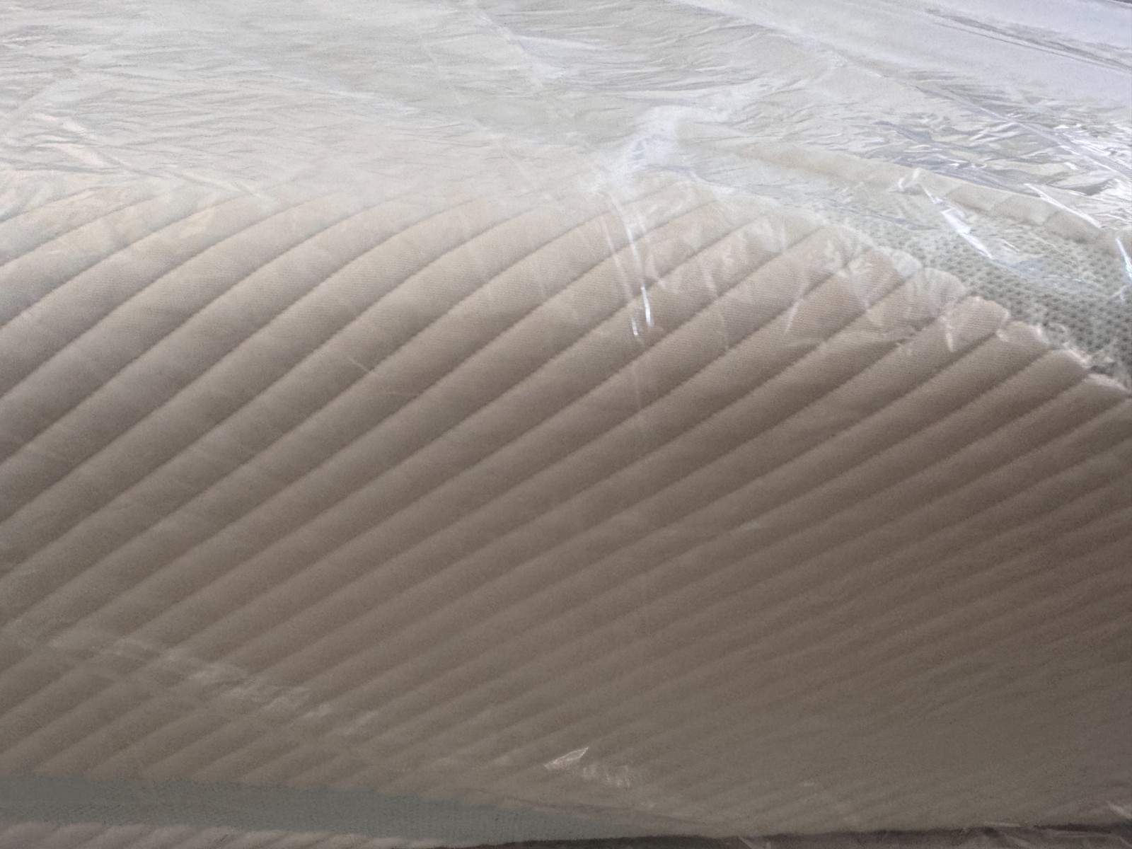 Tempur-pedic mattress Adapt Medium Contour Twin XL/ Split King ex-display.