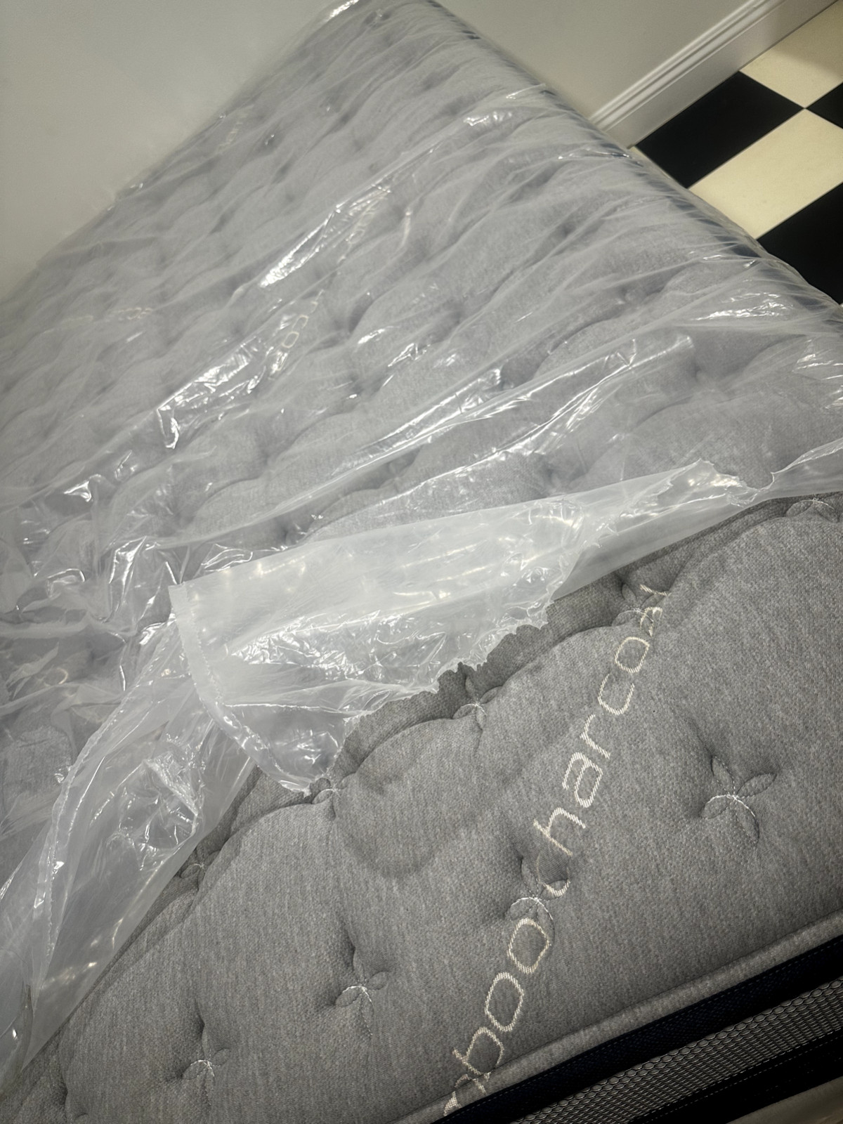 Queen size pillow top mattress gray/black