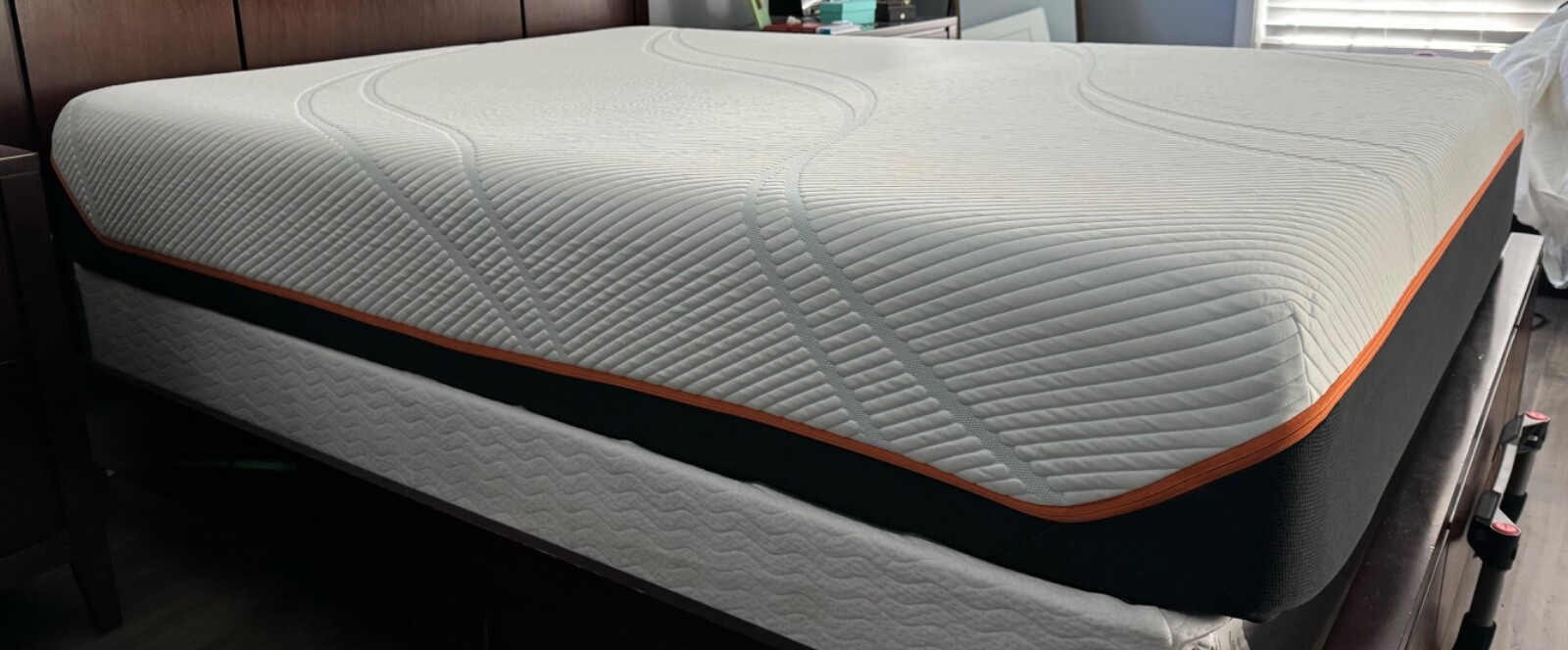 TEMPURPEDIC PRO ADAPT FIRM QUEEN MATTRESS -Used 4yrs)