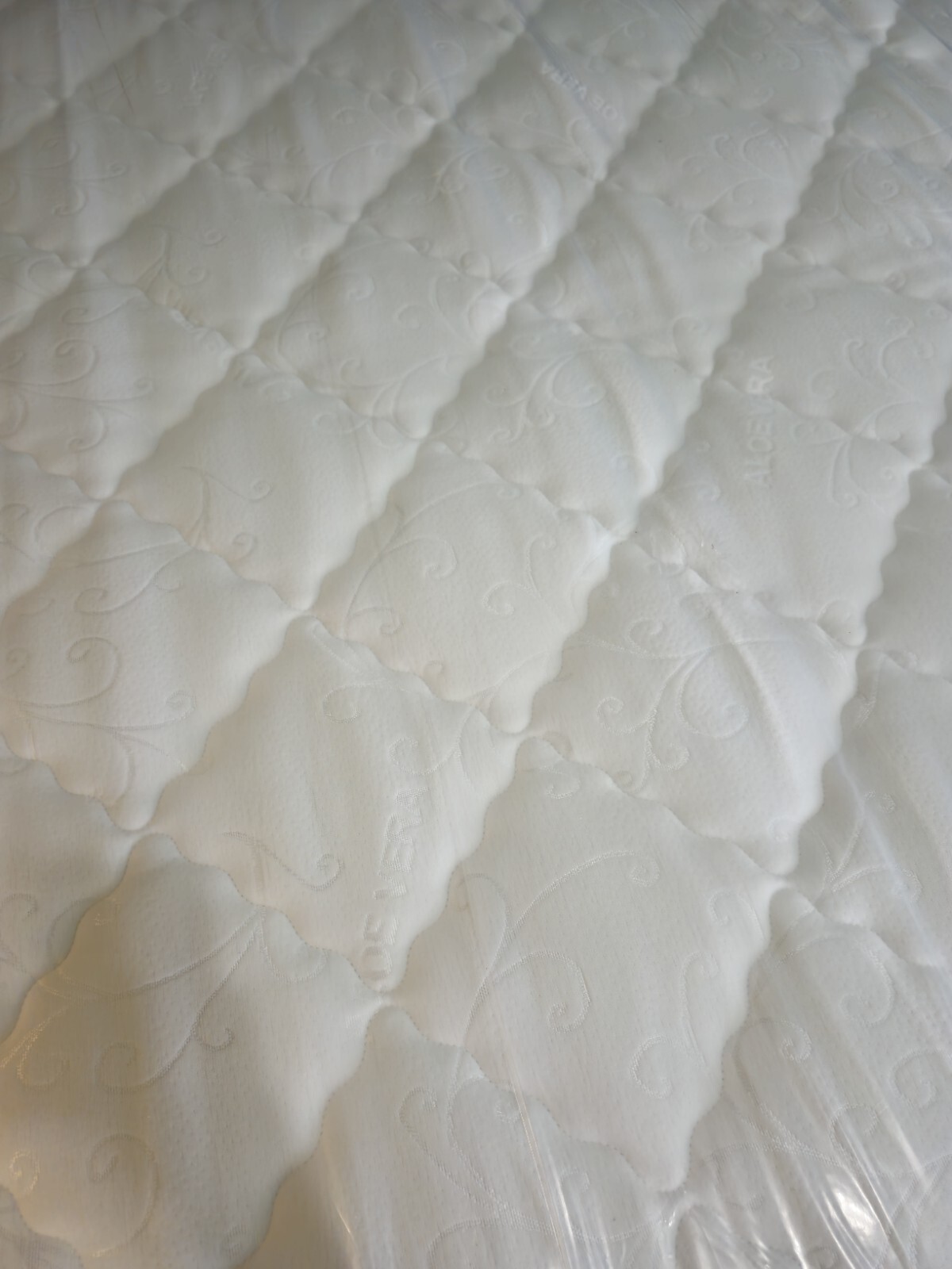 Brand New Queen-Size 11.5″ Hybrid Eurotop Mattress! Free Same-Day Delivery!
