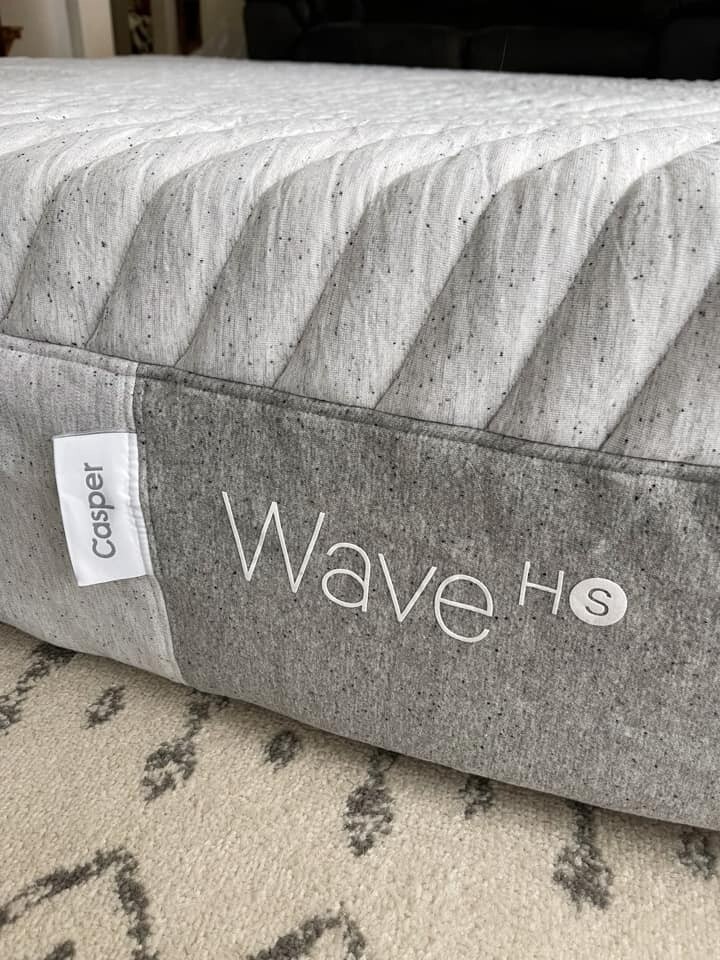 Casper Wave Hybrid Snow Queen Size Mattress – 13″ Height – Excellent Condition!