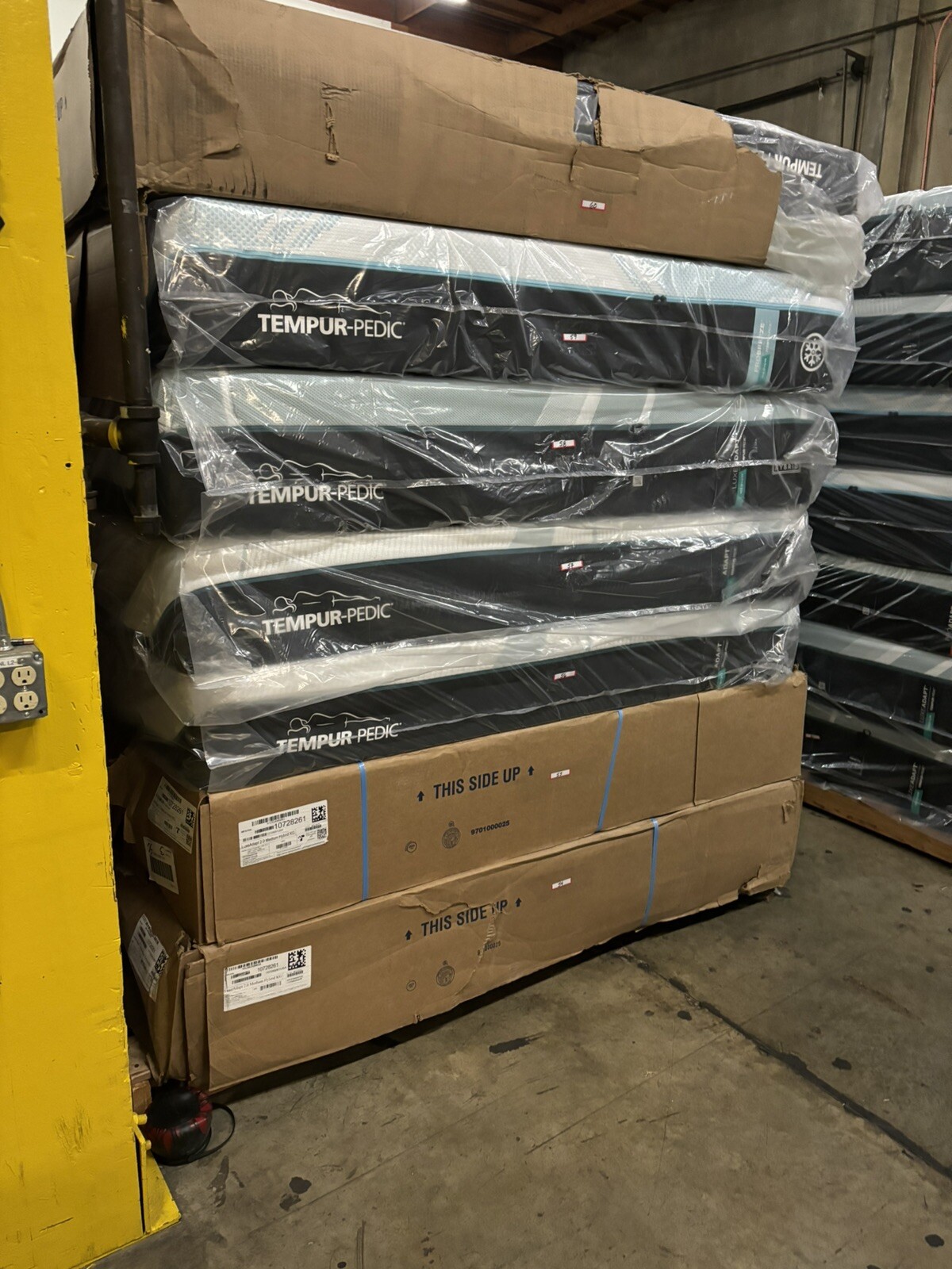 New King TEMPURPEDIC LUXEBREEZE Medium Hybrid Mattress 10* Cooler 2024 Model
