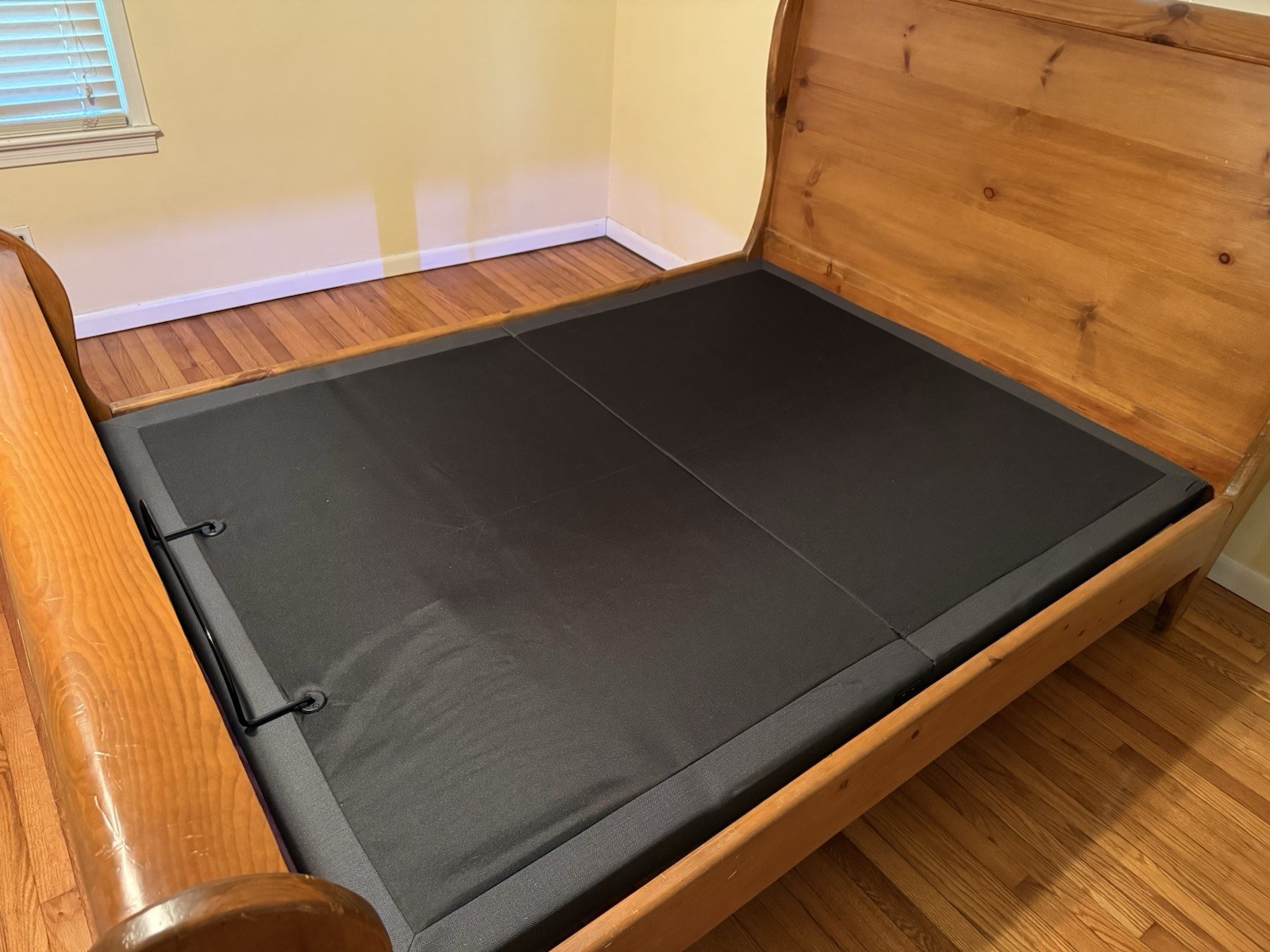 2025 Model Tempur Pedic Queen Pro Adapt 2.0 Medium w/ Massage Adjustable Base