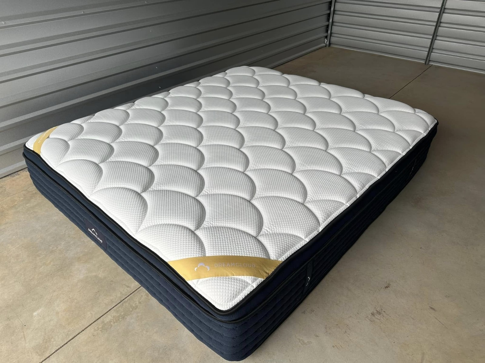 DreamCloud Hybrid King Mattress Medium Firm Cooling Tech White/Blue