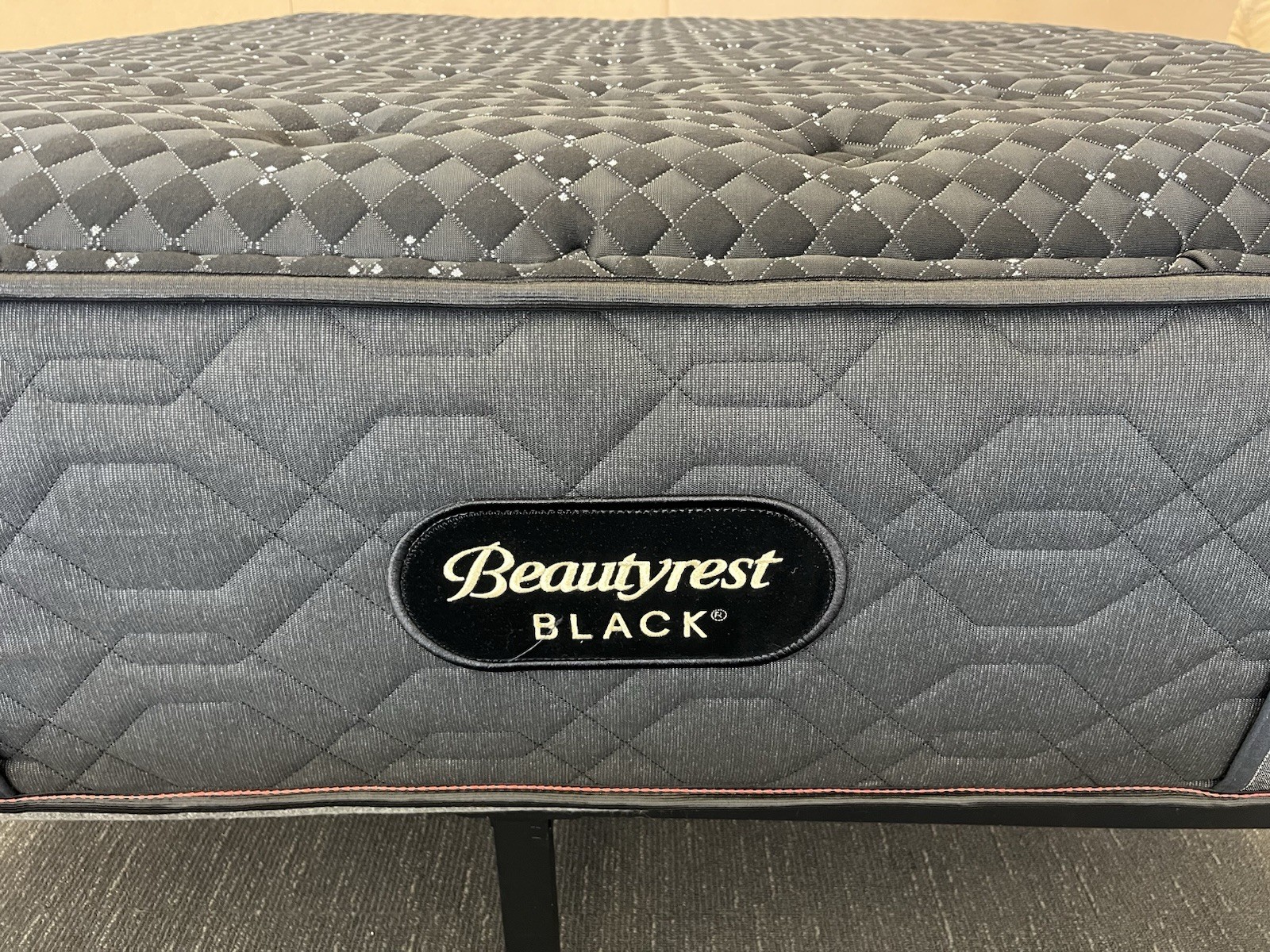 New BEAUTYREST BLACK Series 3 Medium Queen MATTRESS $4,000.00 Free Shipping