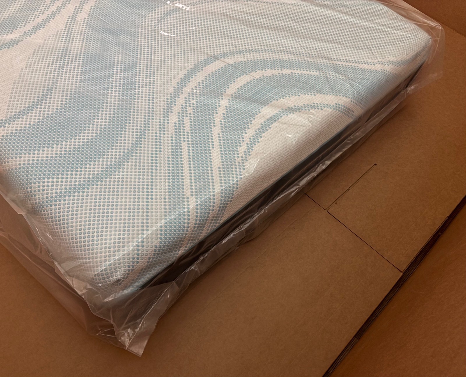 Tempurpedic Luxe Breeze Medium Hybrid 2.0 King Mattress MSRP $6399 BRAND NEW!