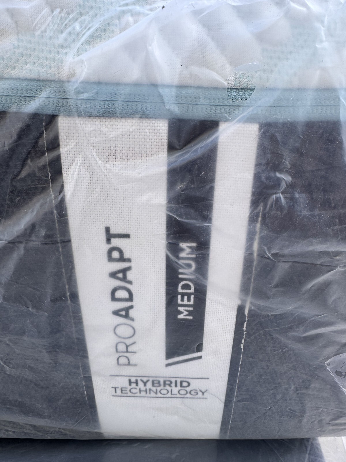 Tempur-pedic mattress Pro Adapt Medium HybridTwin XL 84″ ex-display.