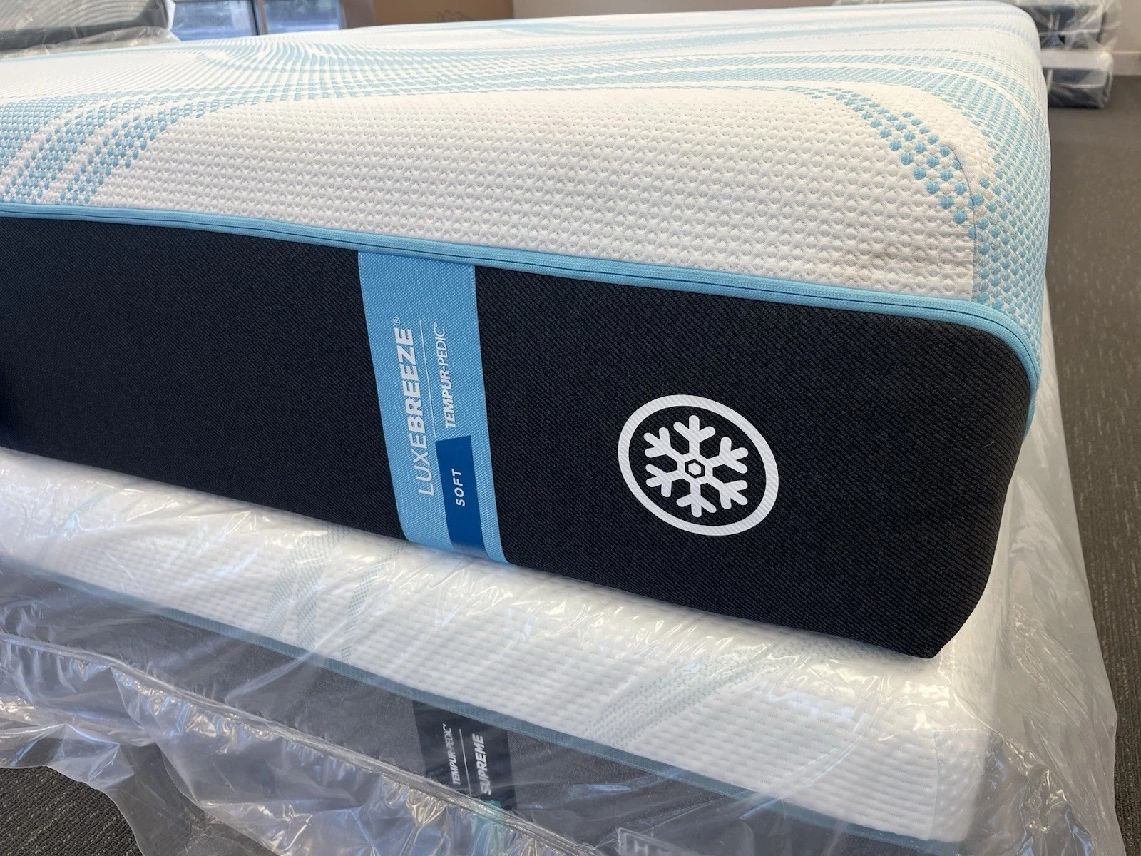 TEMPURPEDIC LUXEBREEZE 2.0 SOFT – KING MATTRESS – BRAND NEW