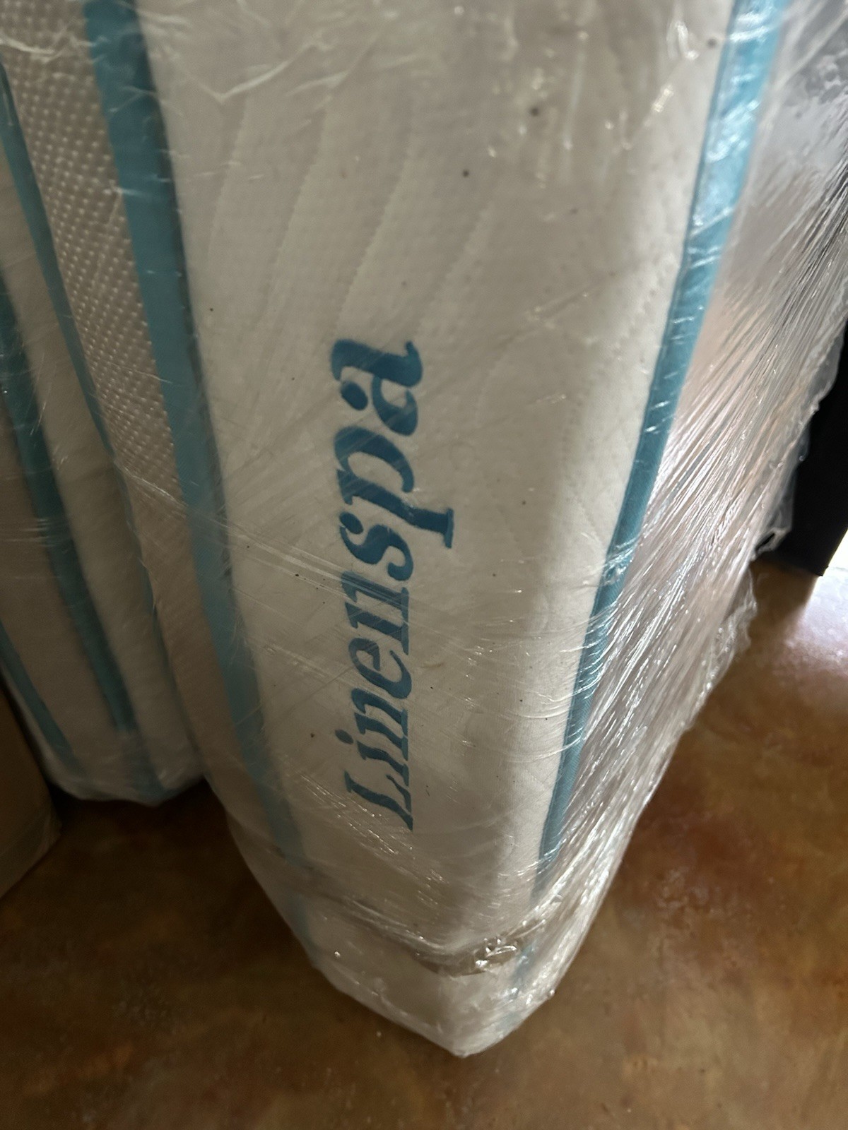 Linenspa Rectangle Mattress White Blue Solid Bedroom Design for Adults